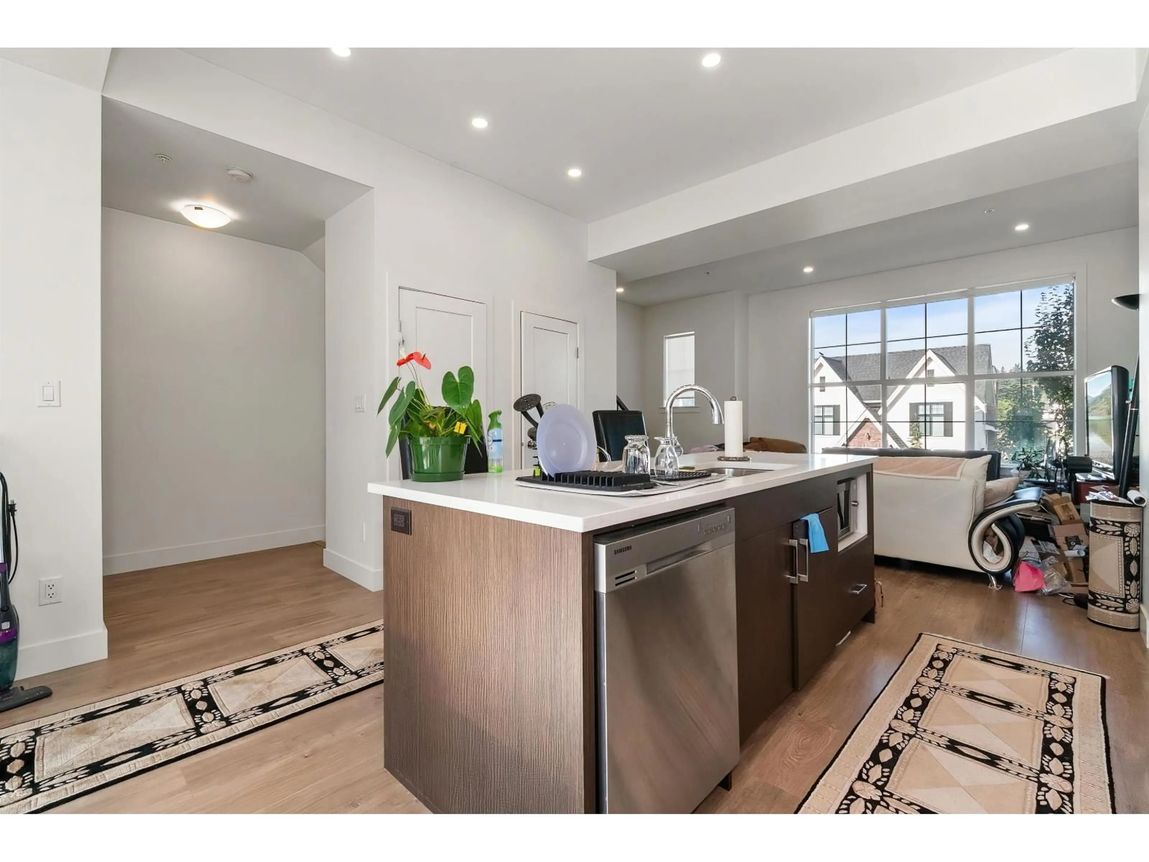 Open concept kitchen, unknown for 44474 SHERRY DRIVE, Chilliwack British Columbia V2R0R6