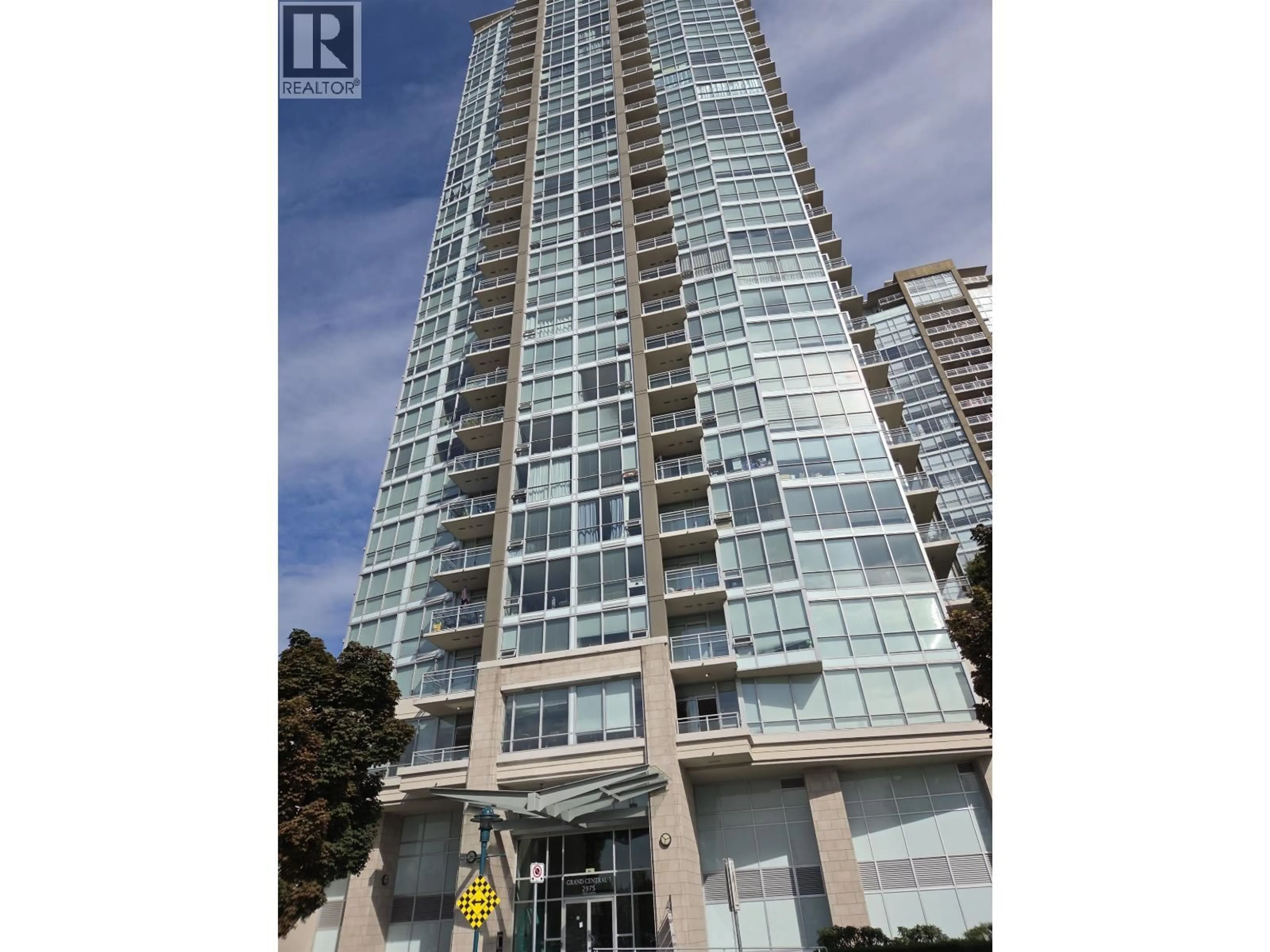 Indoor foyer for 1008 - 2975 ATLANTIC AVENUE, Coquitlam British Columbia V3B0C5