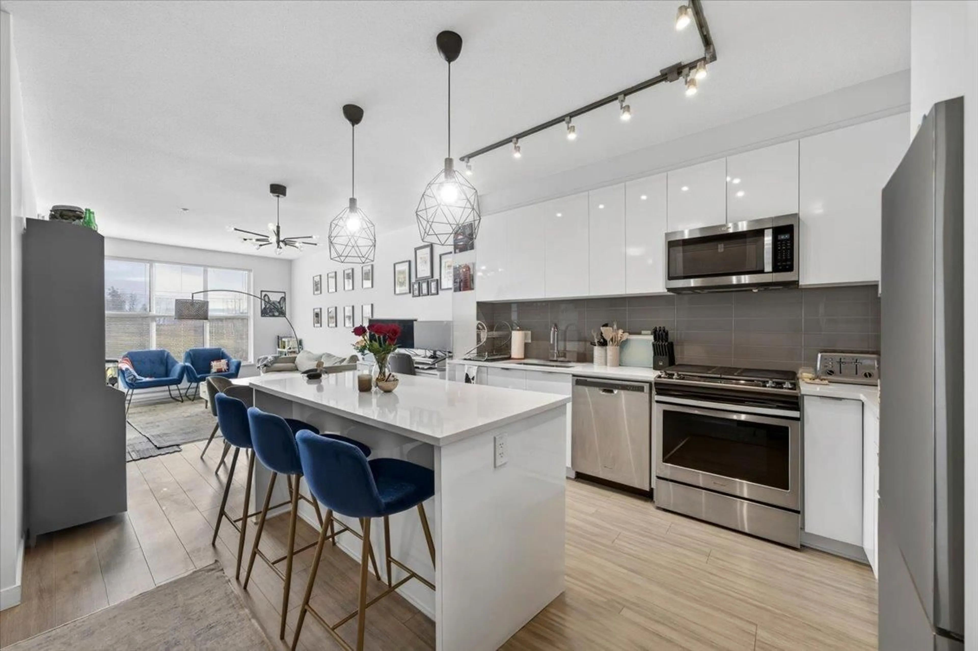 Open concept kitchen, ceramic/tile floor for C211 - 8150 207 STREET, Langley British Columbia V2Y4J4
