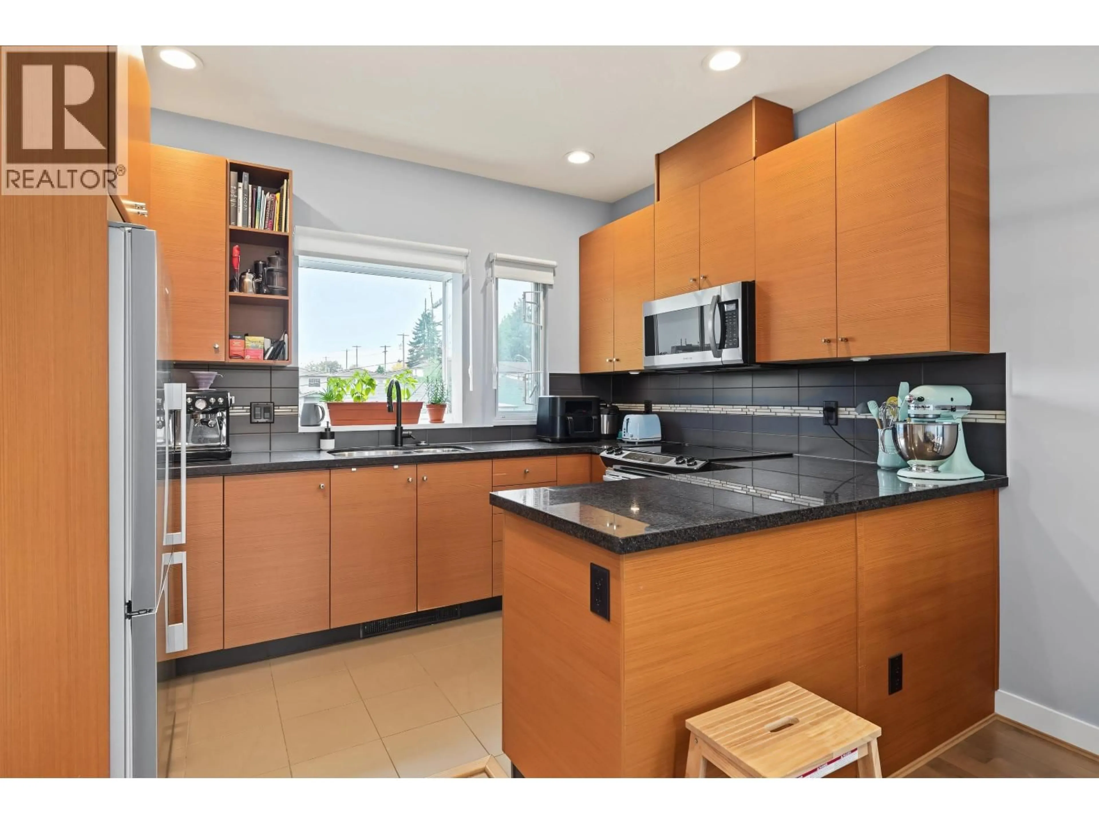 Unknown for 15 - 3788 LAUREL STREET, Burnaby British Columbia V5G1M7