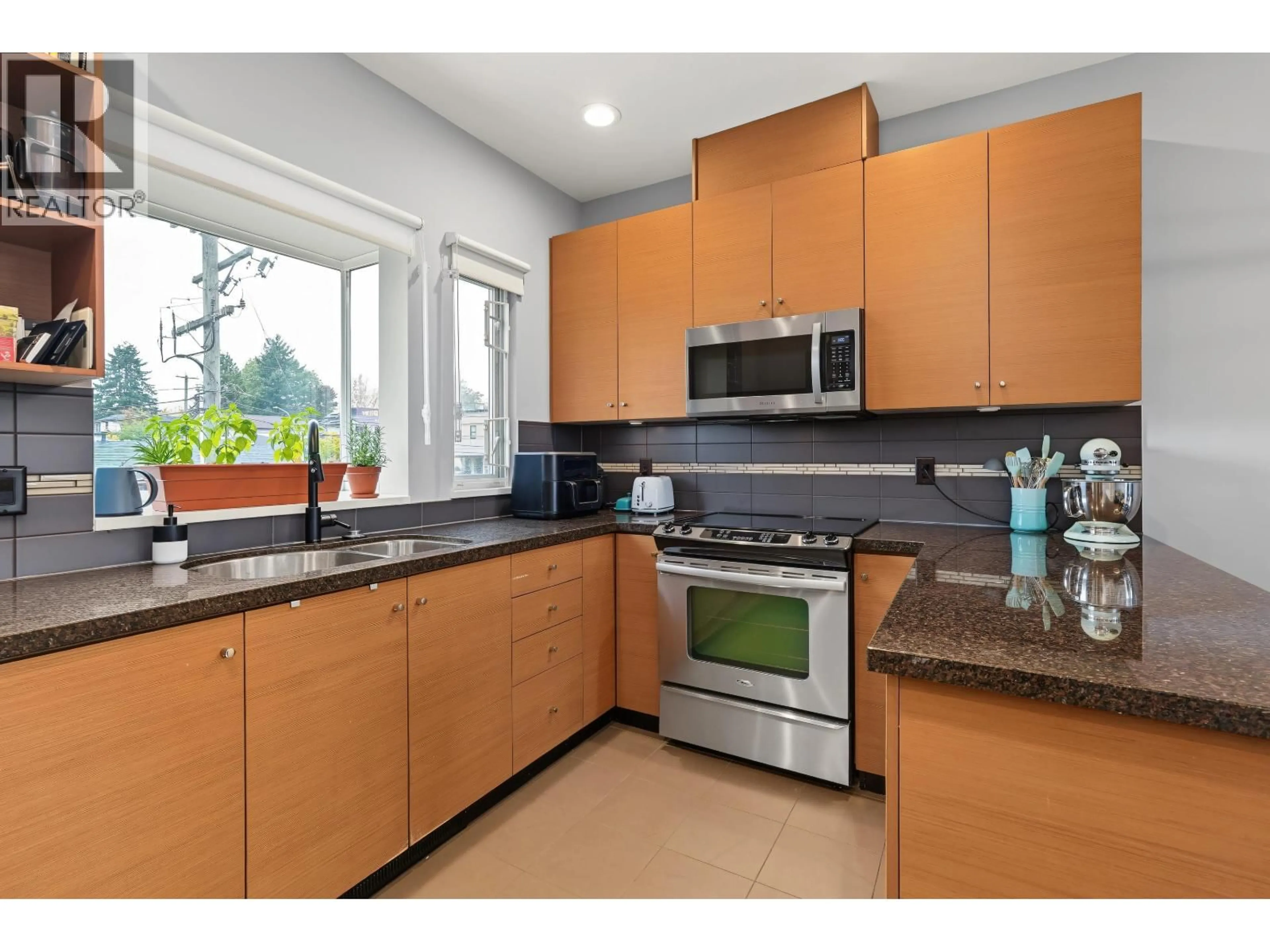 Unknown for 15 - 3788 LAUREL STREET, Burnaby British Columbia V5G1M7