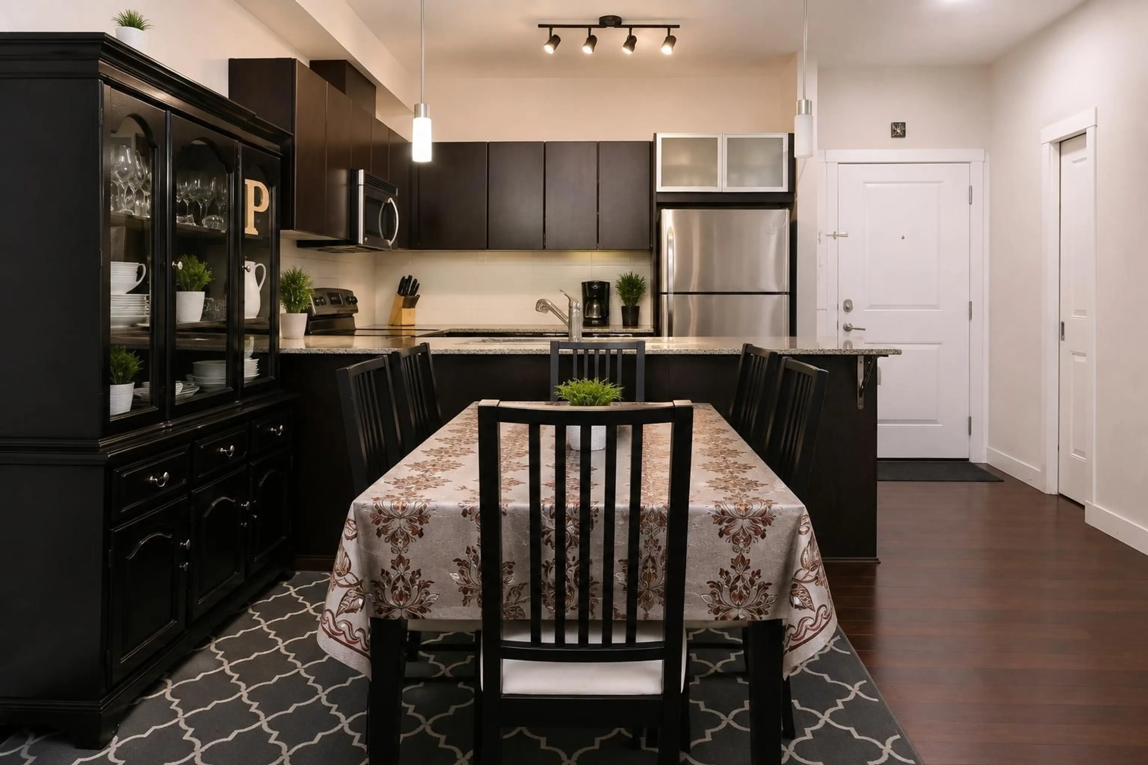 Open concept kitchen, ceramic/tile floor for 123 - 9655 KING GEORGE BLVD BOULEVARD, Surrey British Columbia V3T2V3