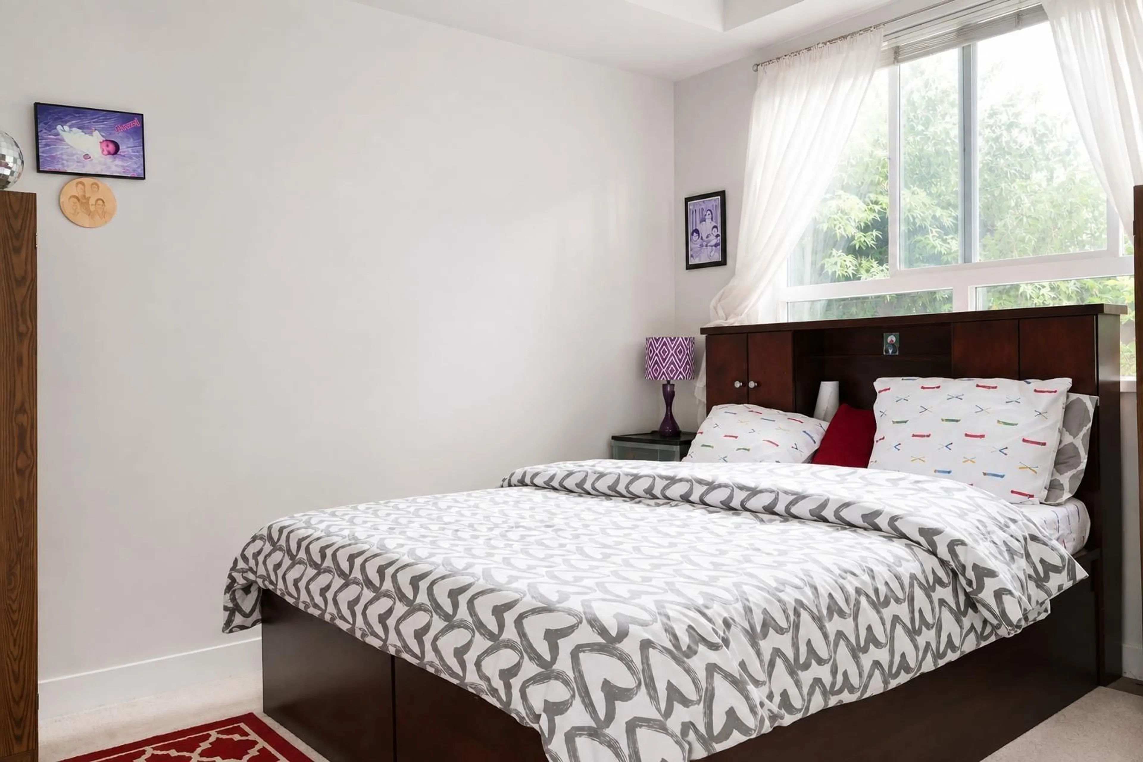 Bedroom with bed, unknown for 123 - 9655 KING GEORGE BLVD BOULEVARD, Surrey British Columbia V3T2V3