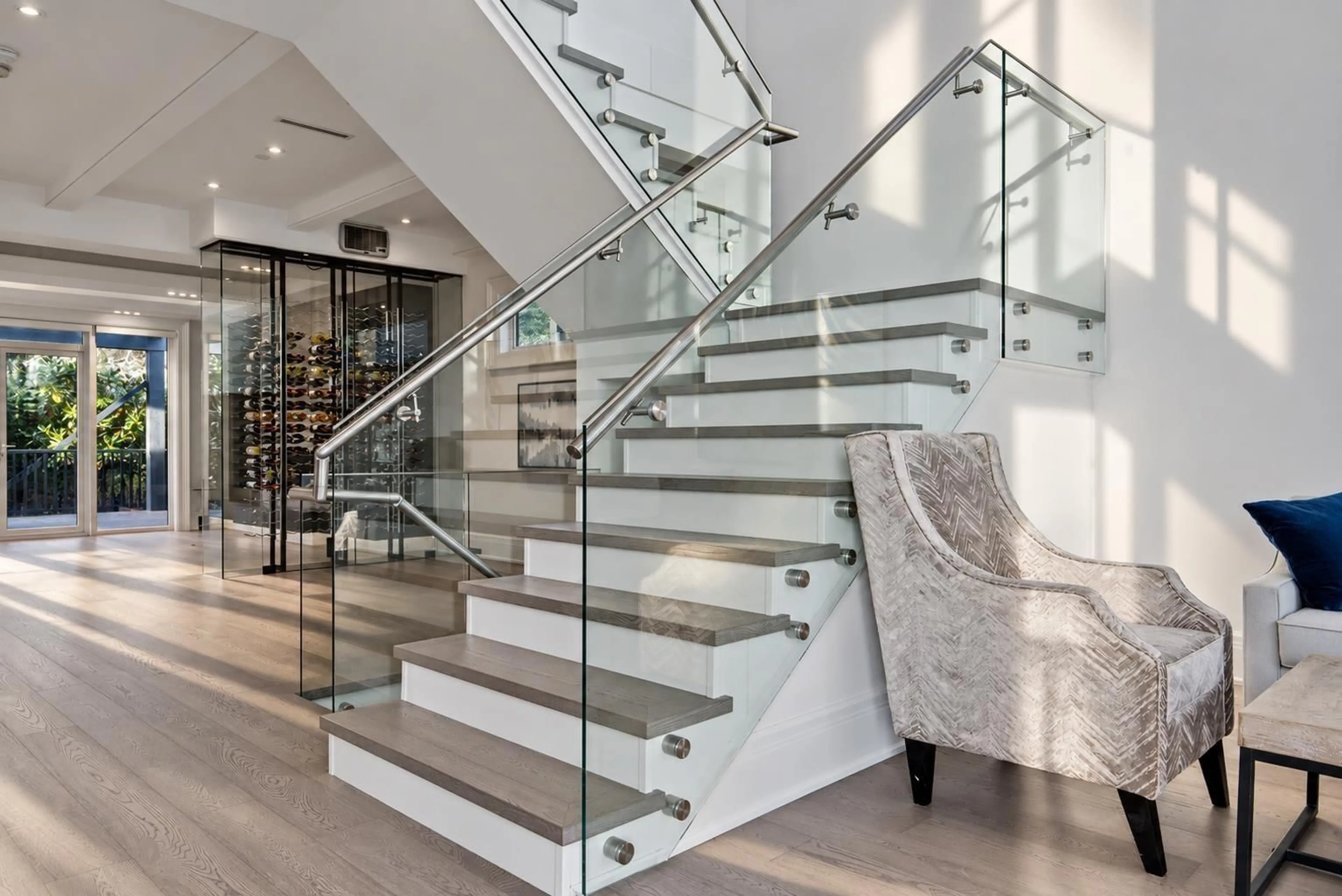 Stairs for 14237 VINE AVENUE, White Rock British Columbia V4B2S9