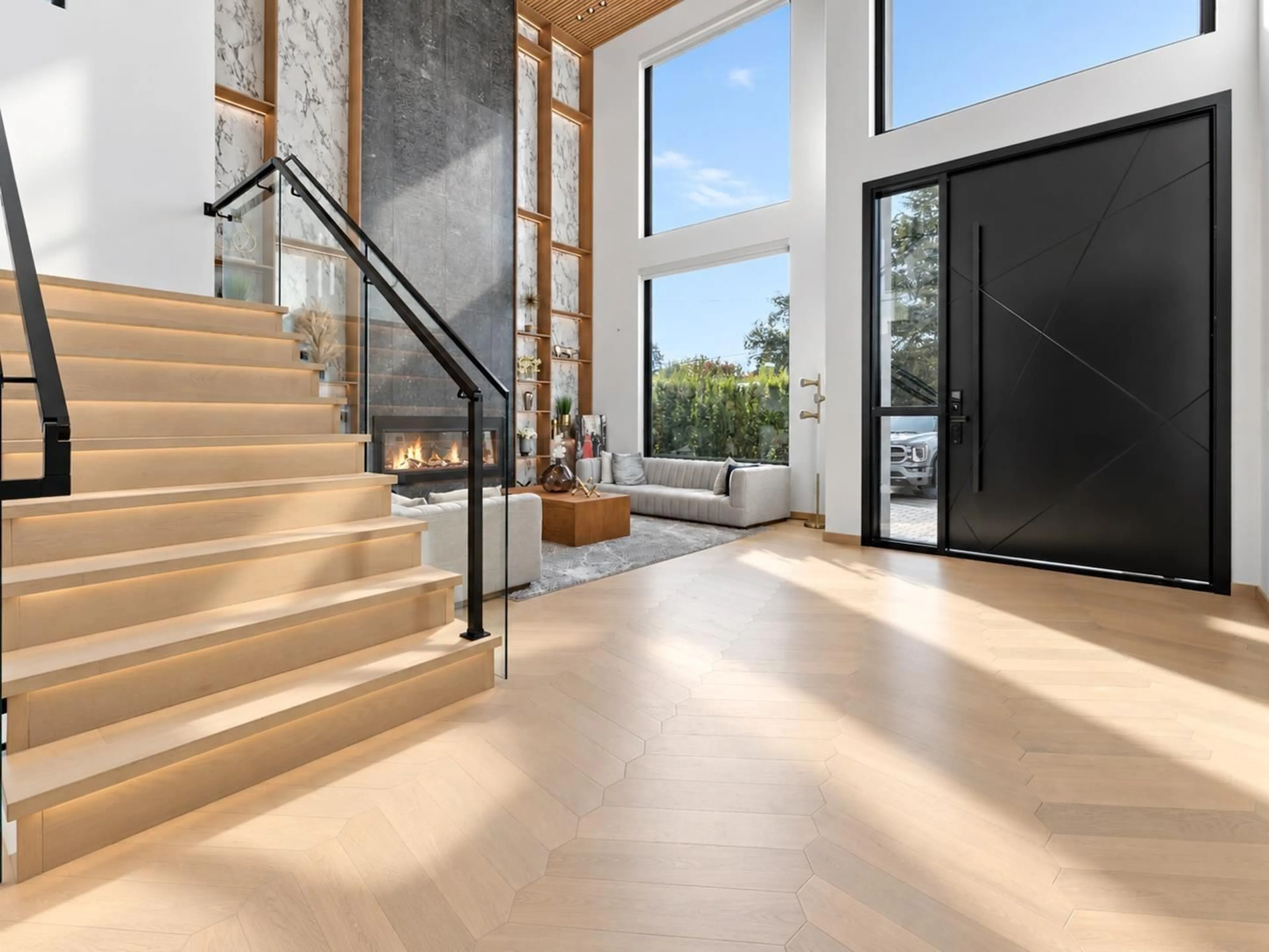 Indoor foyer for 1072 HABGOOD STREET, White Rock British Columbia V4B4W8