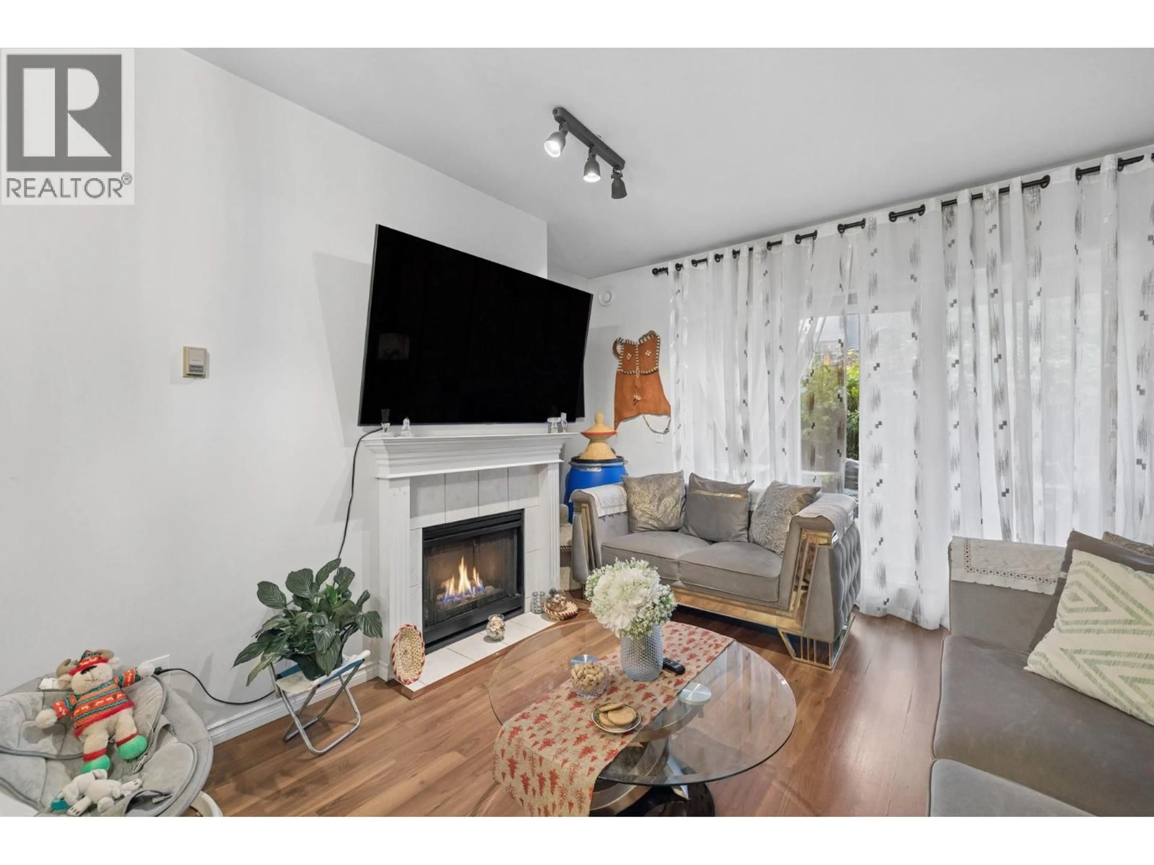 Unknown for 102 - 2109 ROWLAND STREET, Port Coquitlam British Columbia V3C6J4