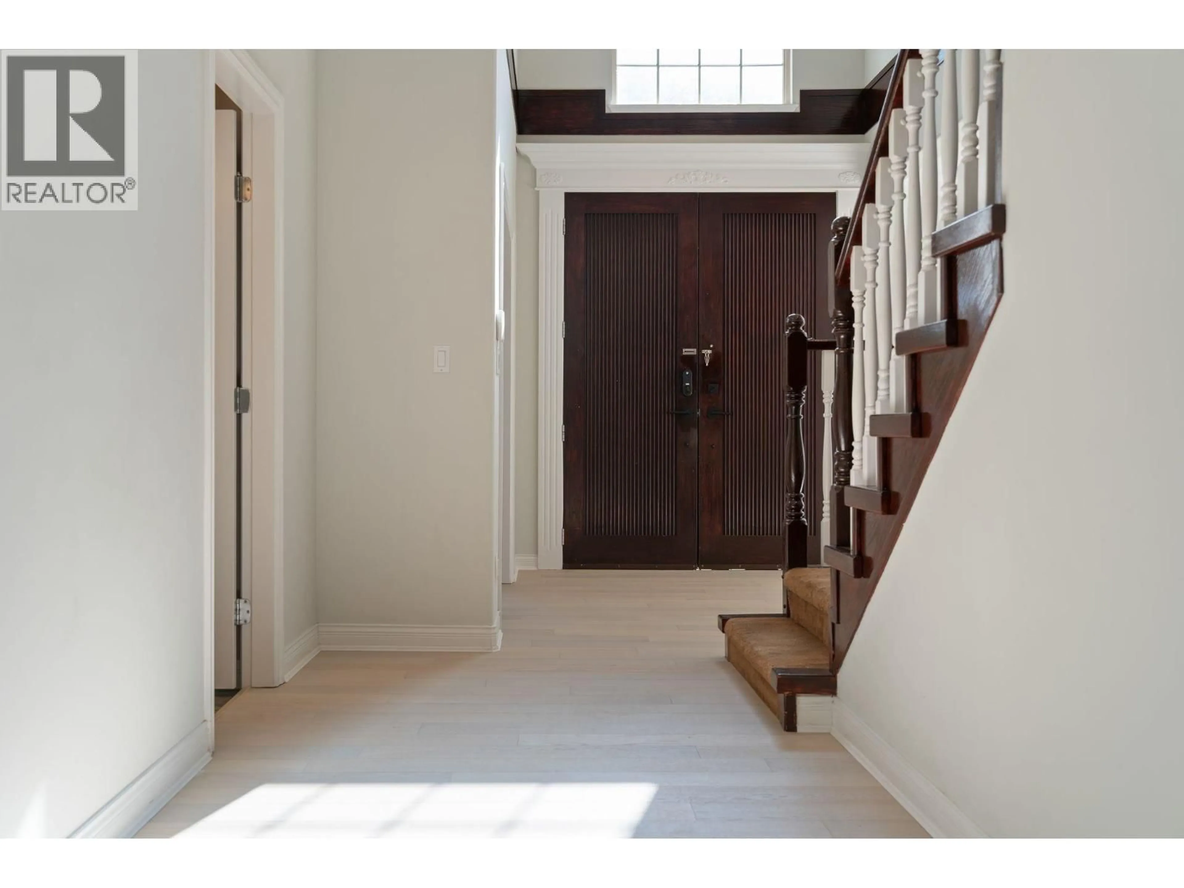 Unknown for 336 19TH STREET, North Vancouver British Columbia V7M1X8