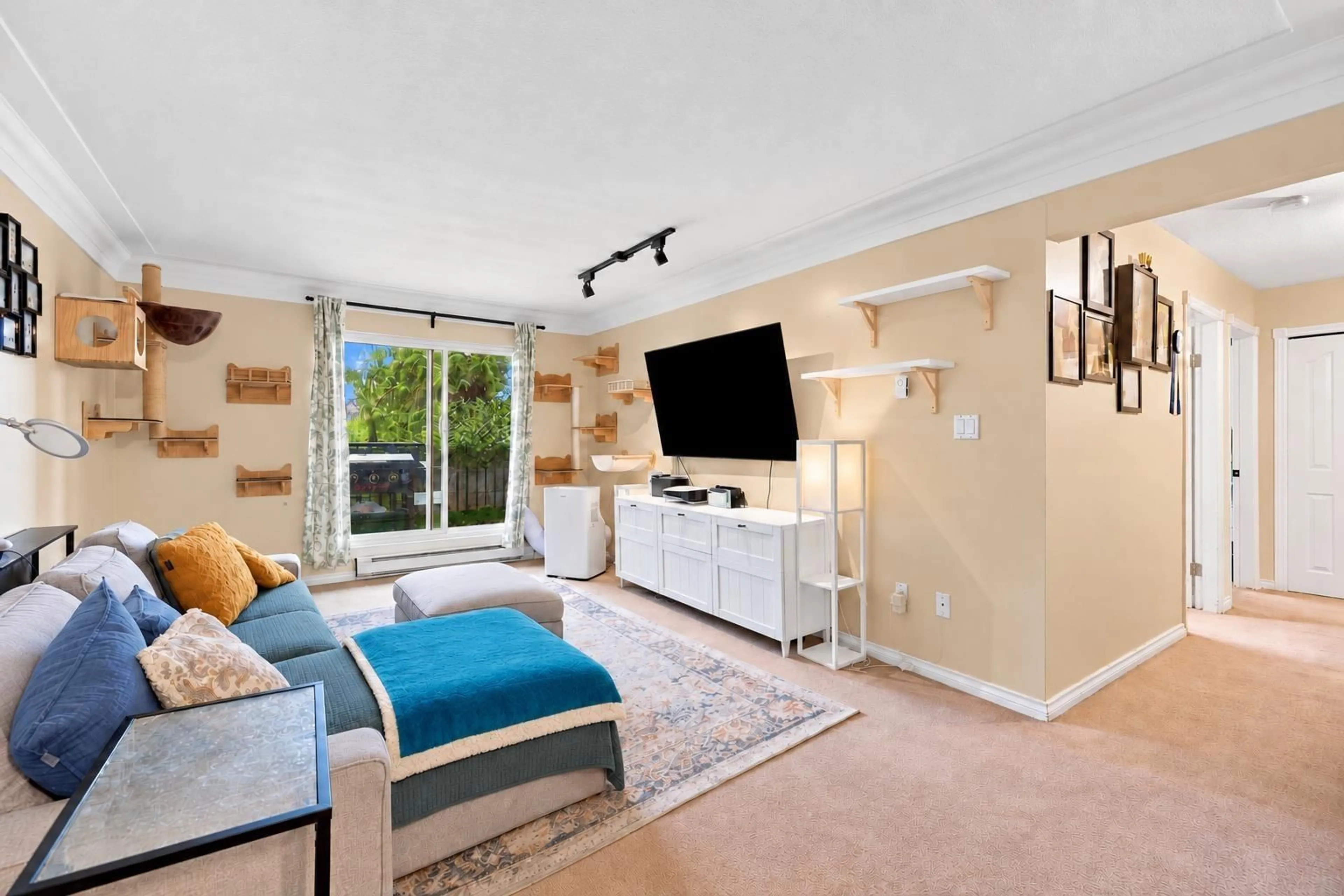 Living room with furniture, unknown for 207 - 10438 148 STREET, Surrey British Columbia V3R8S9