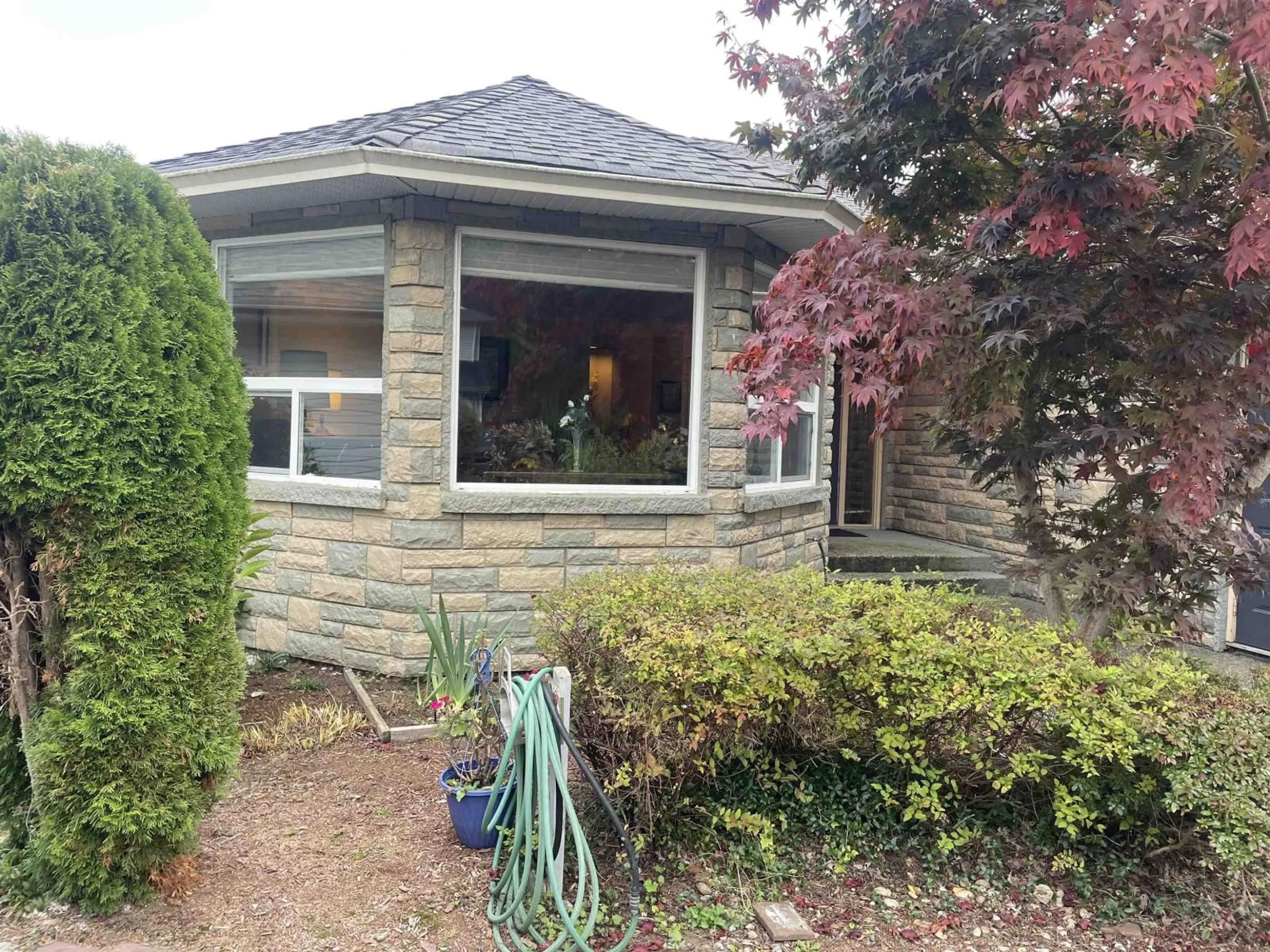 Home with vinyl exterior material, unknown for 8092 FORBES STREET, Mission British Columbia V2V6L6