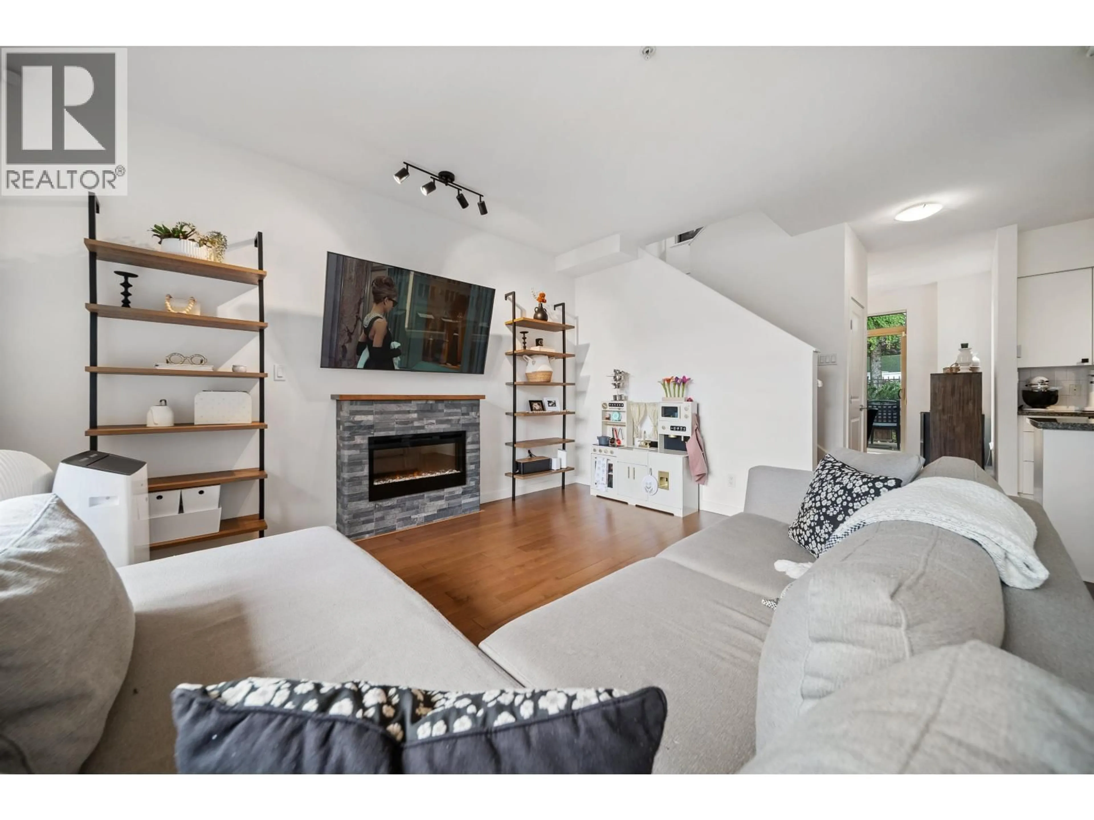 Unknown for 6 - 4132 HALIFAX STREET, Burnaby British Columbia V5C6V1