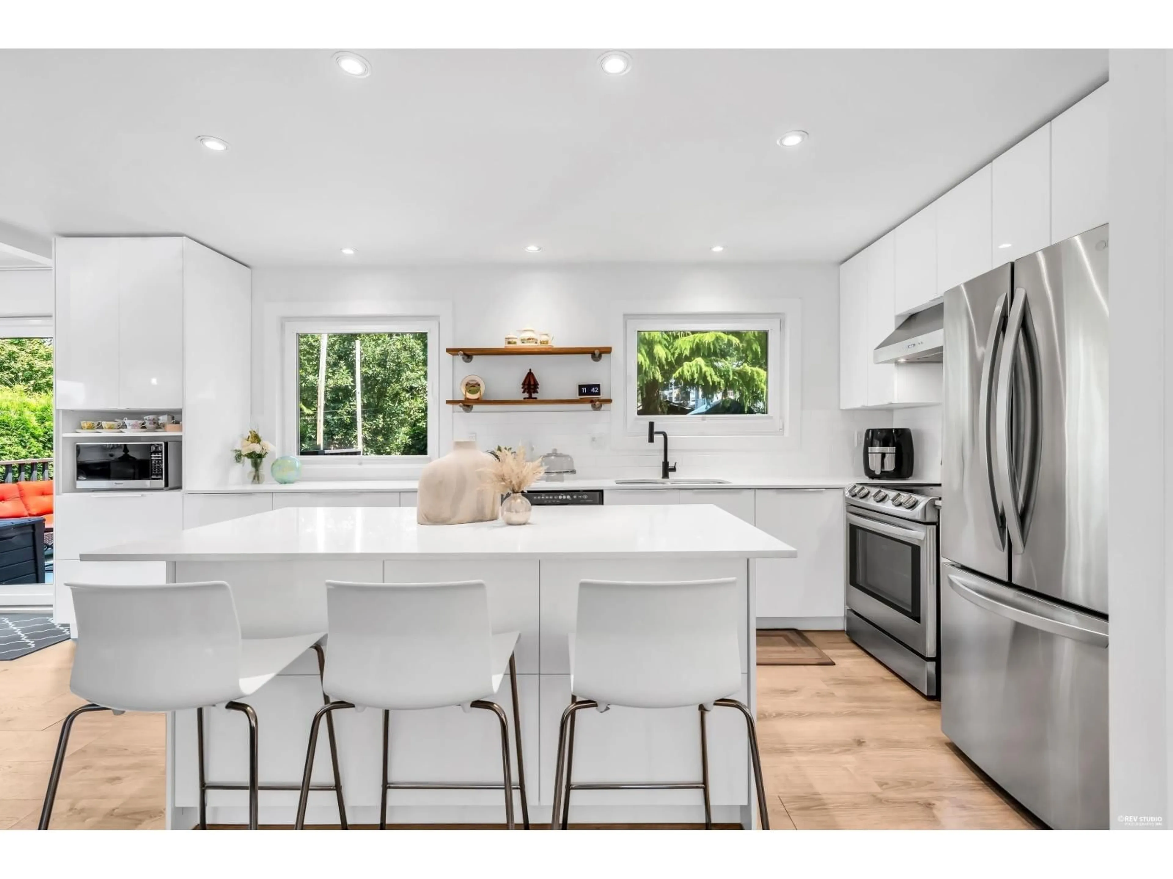 Open concept kitchen, ceramic/tile floor for 35365 SELKIRK AVENUE, Abbotsford British Columbia V2S8L1