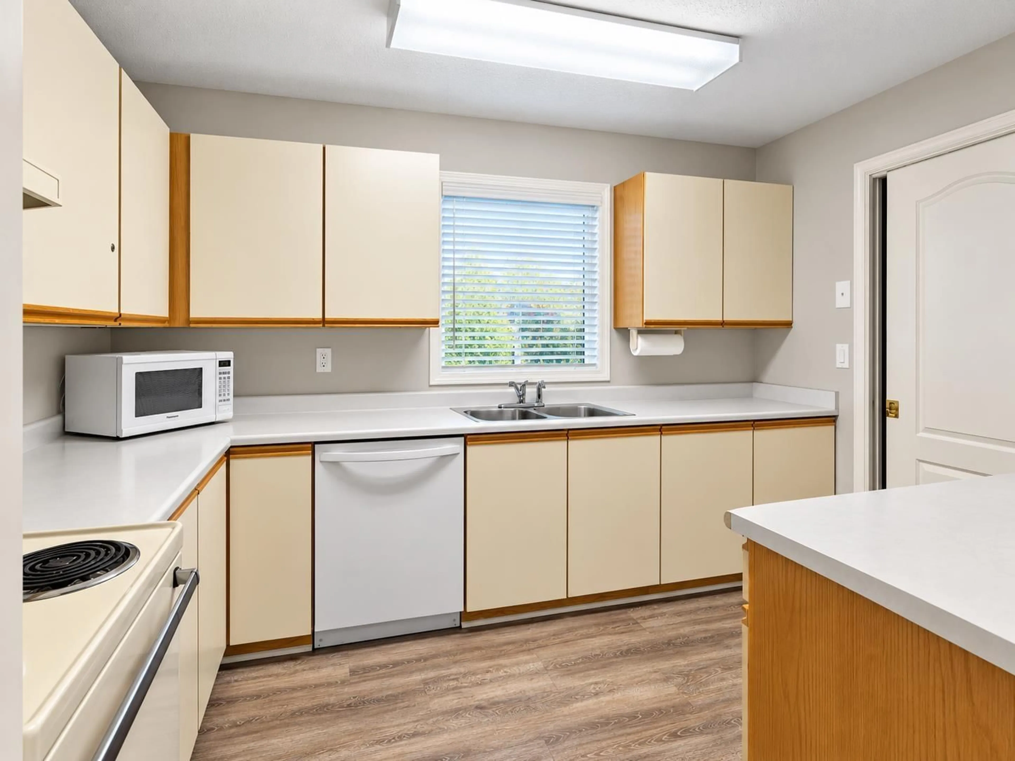 Unknown for 204 - 7156 121 STREET, Surrey British Columbia V3W0J6