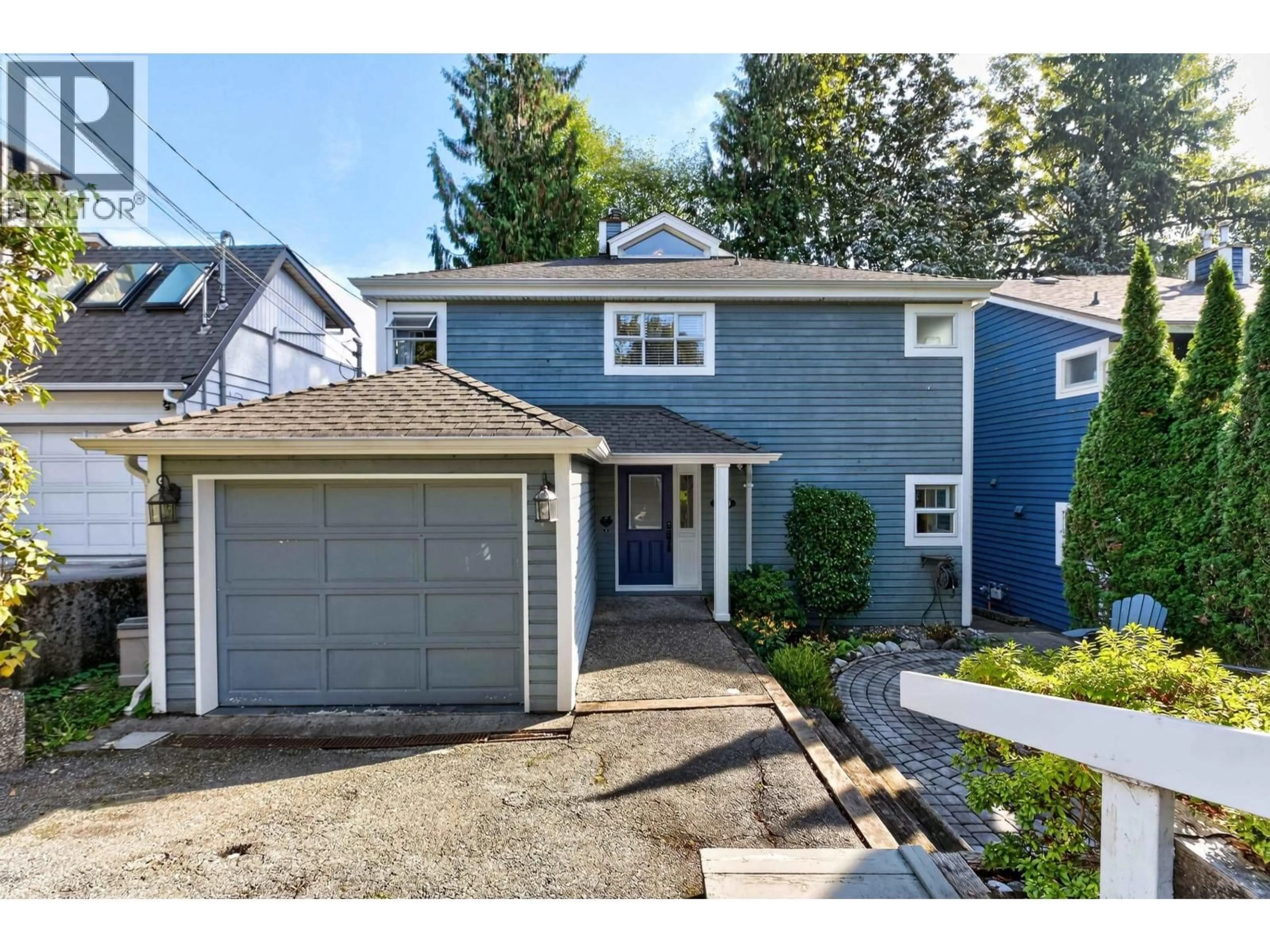 Home with vinyl exterior material, street for 1150 BEAUFORT ROAD, North Vancouver British Columbia V7G1R7