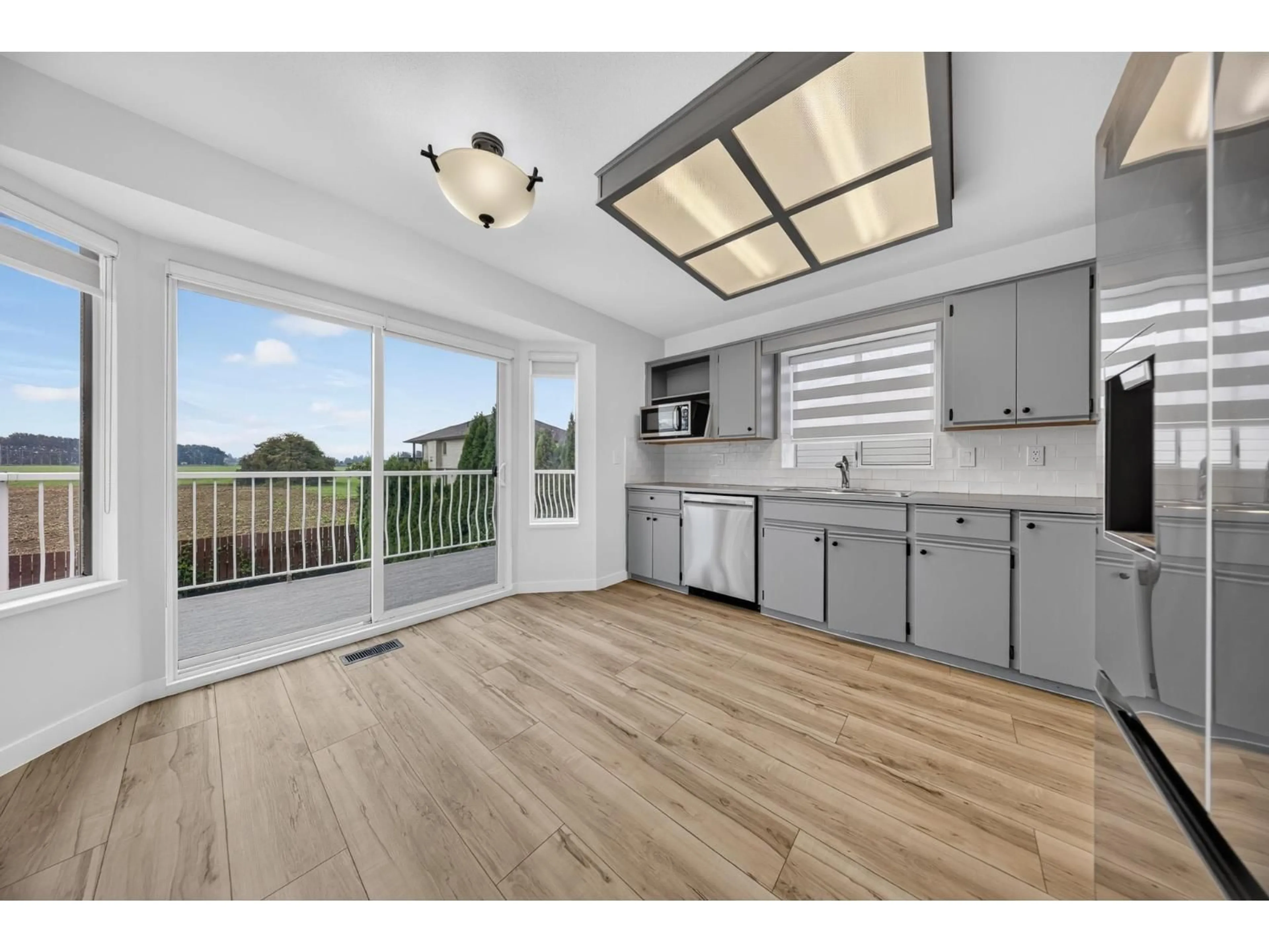Open concept kitchen, unknown for 45170 BLUEJAY AVENUE, Chilliwack British Columbia V2R2V2