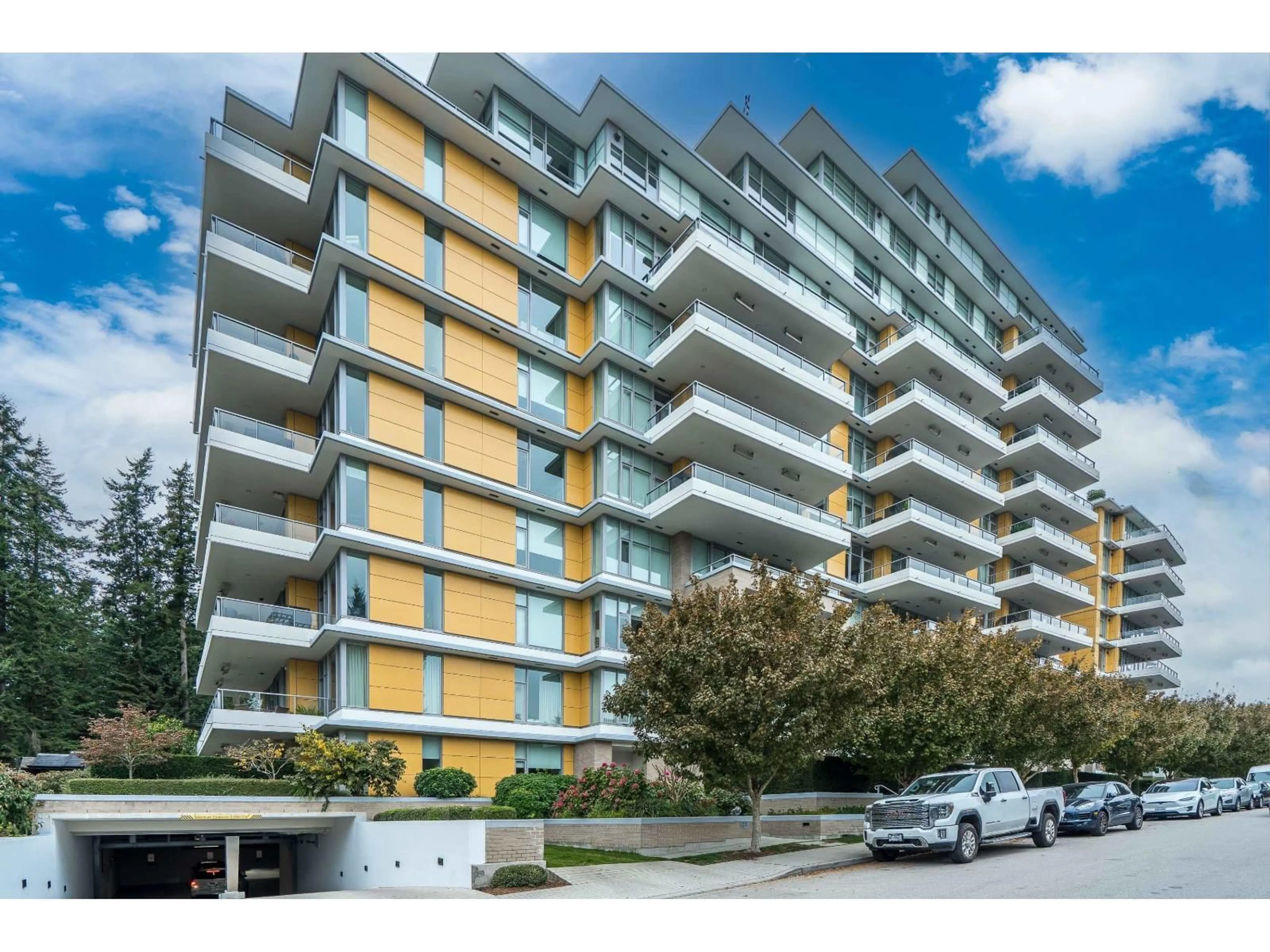 A pic from outside/outdoor area/front of a property/back of a property/a pic from drone, building for 509 - 1501 VIDAL STREET, White Rock British Columbia V4B0B5