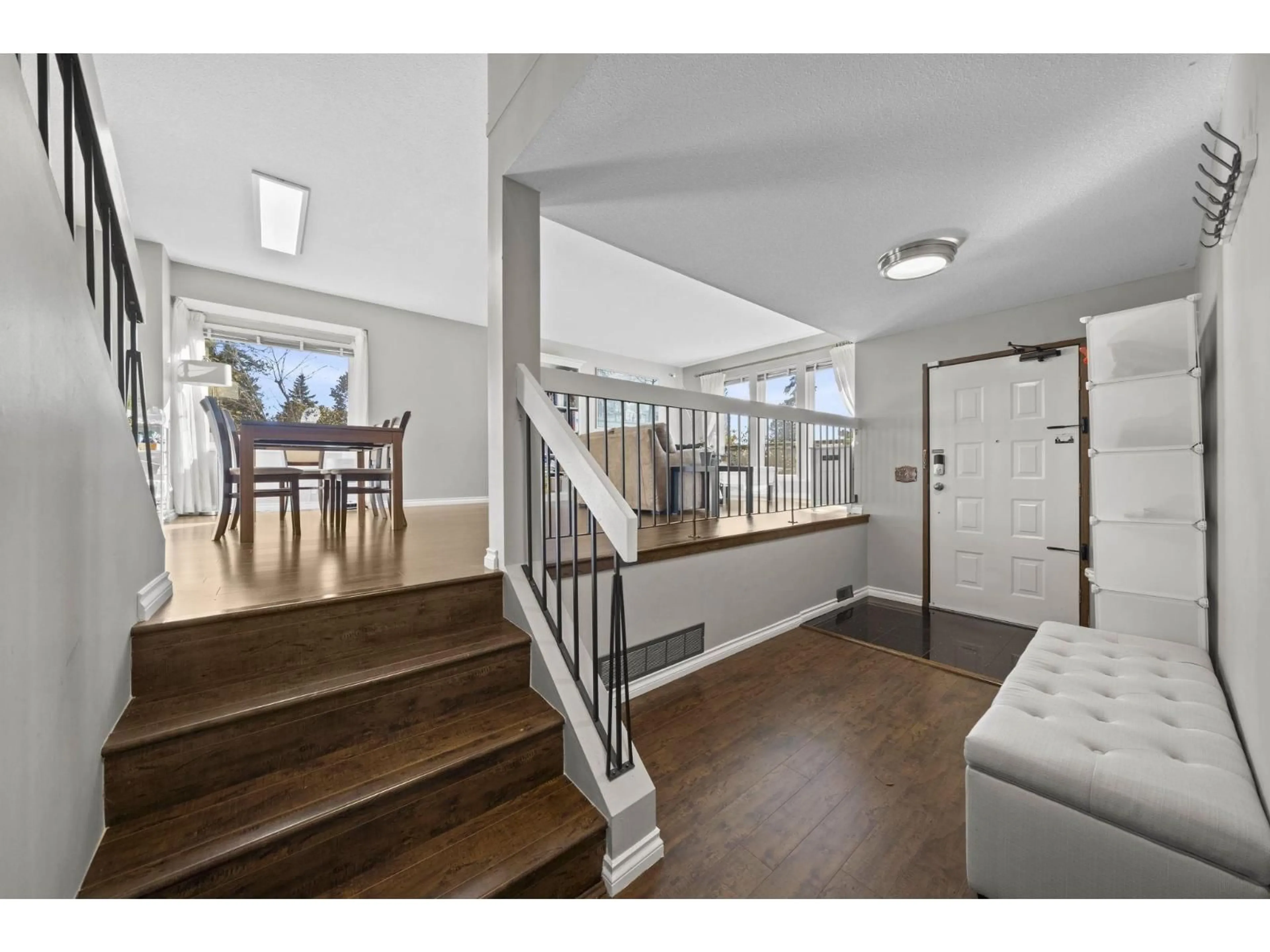 Indoor entryway for 1862 148A STREET, Surrey British Columbia V4A6R5