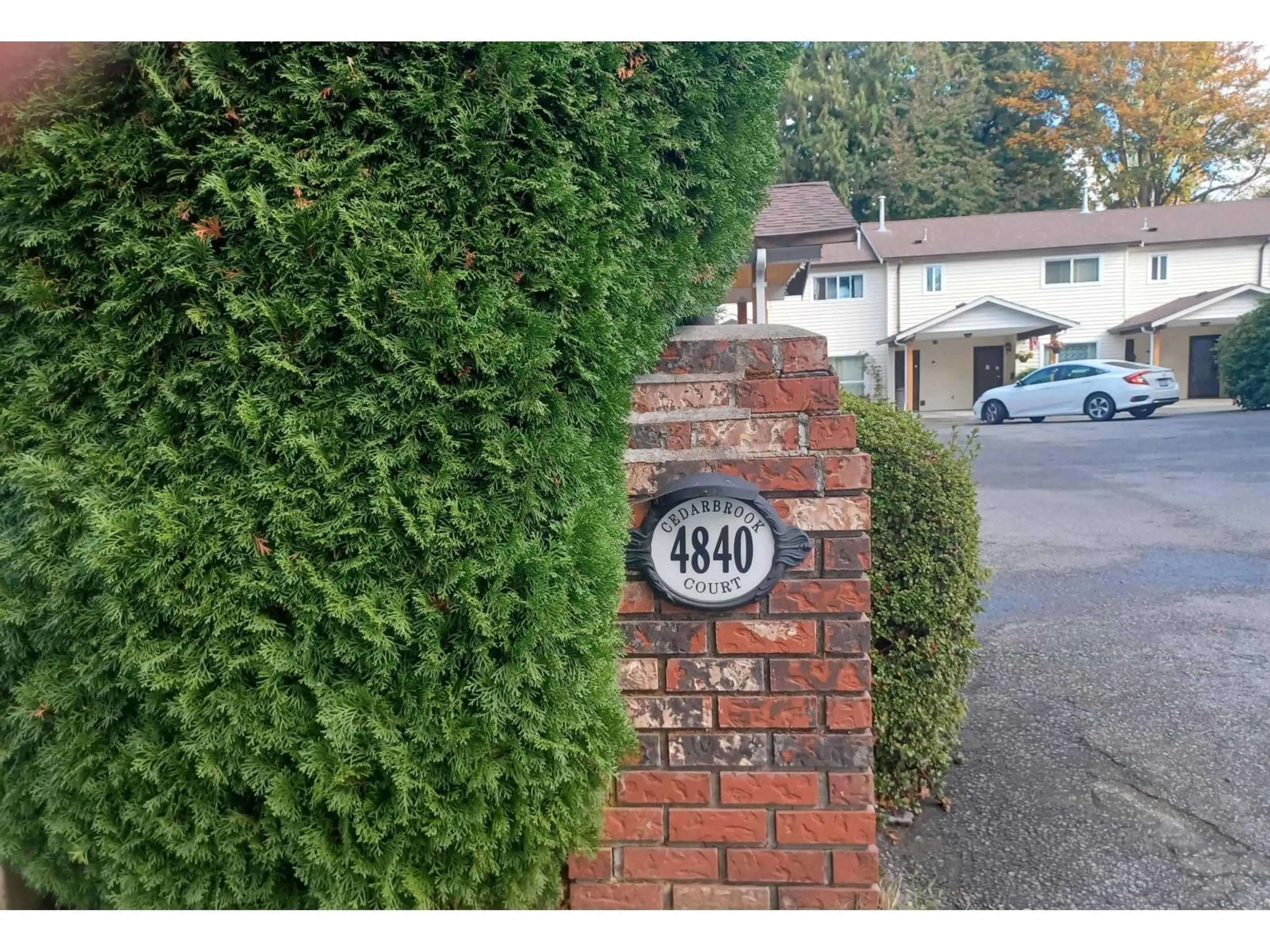 A pic from outside/outdoor area/front of a property/back of a property/a pic from drone, street for 8 - 4840 207 STREET, Langley British Columbia V3A2E3