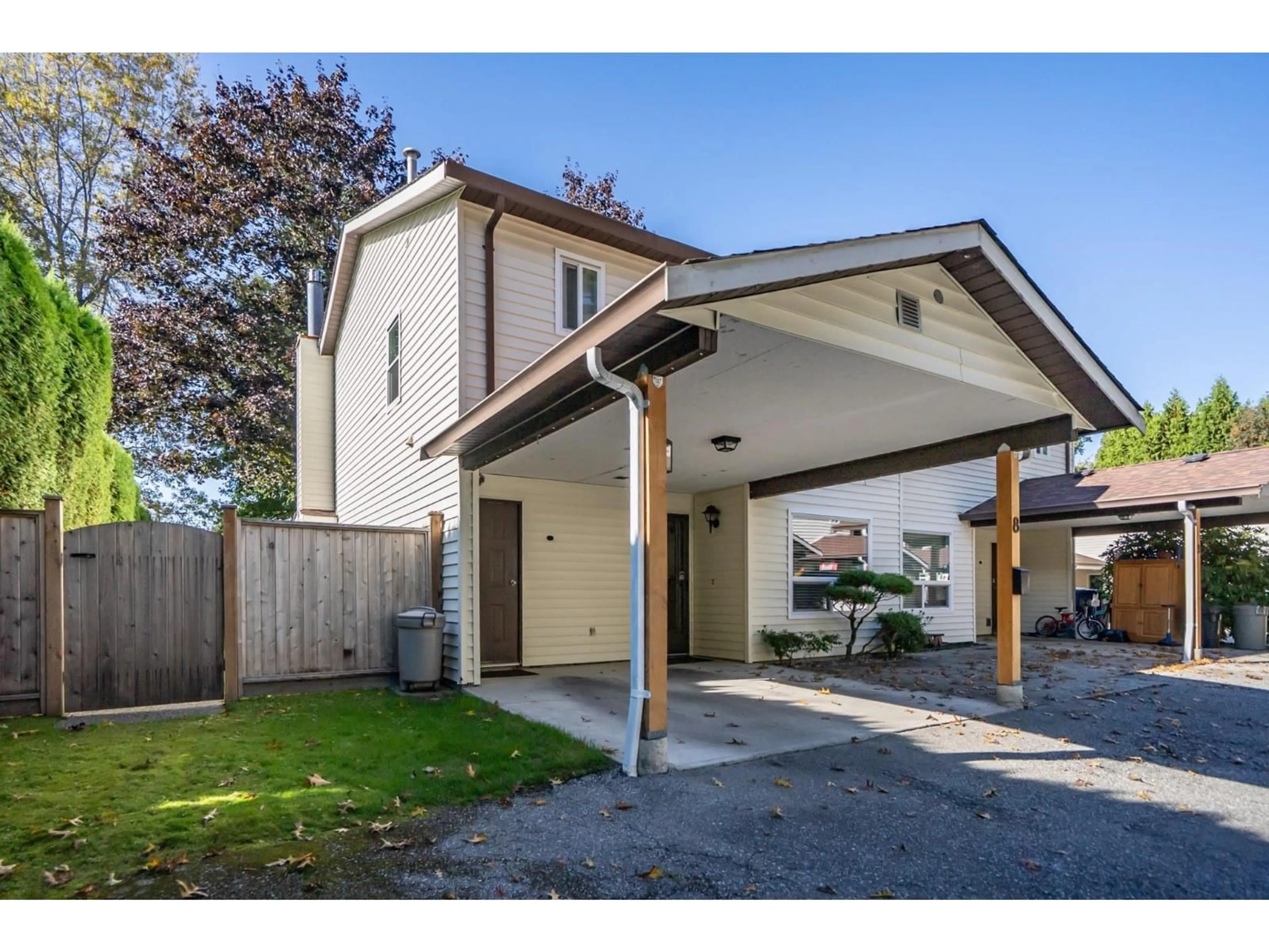 Home with vinyl exterior material, street for 8 - 4840 207 STREET, Langley British Columbia V3A2E3