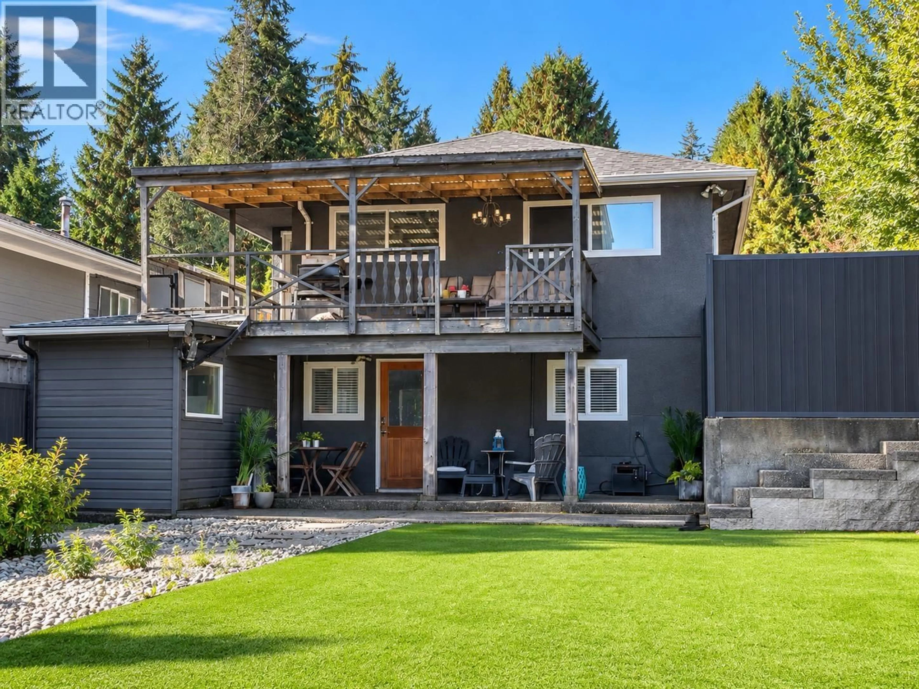 Home with vinyl exterior material, mountain view for 3268 ROYAL AVENUE, North Vancouver British Columbia V7K1Y8