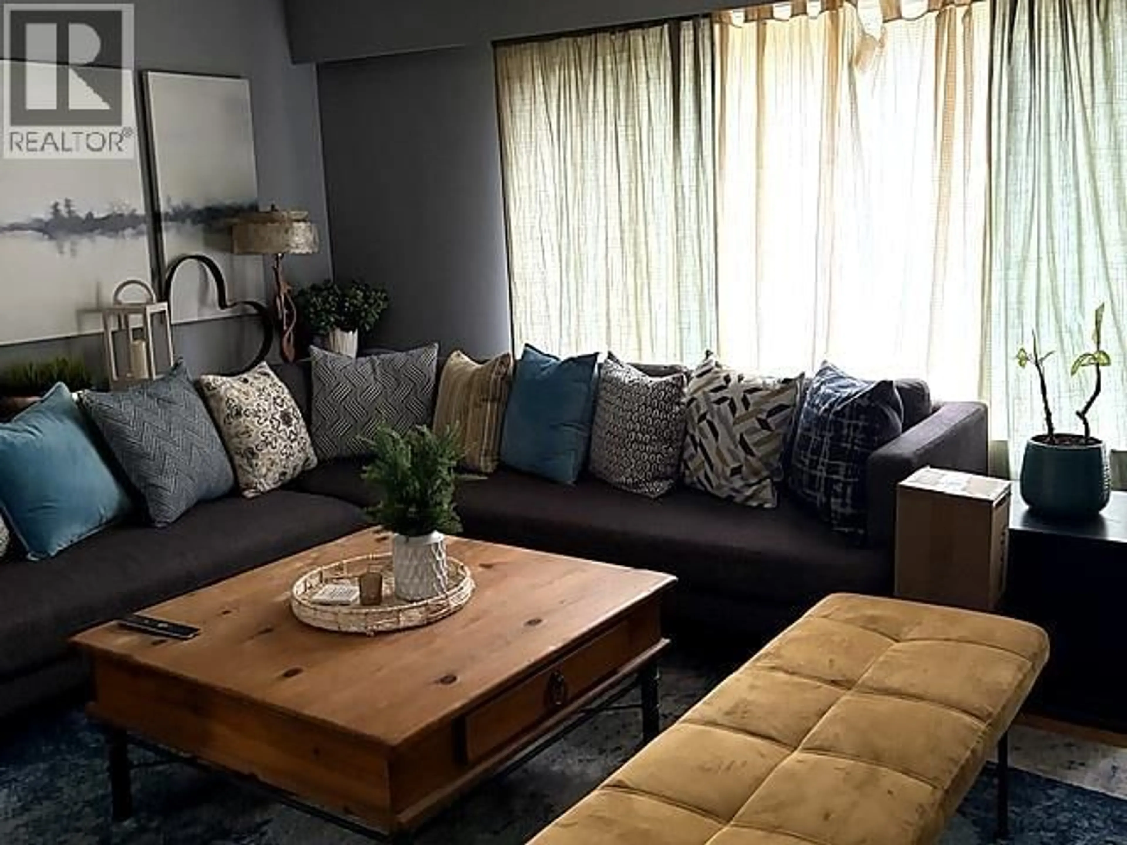 Living room with furniture, unknown for 3268 ROYAL AVENUE, North Vancouver British Columbia V7K1Y8