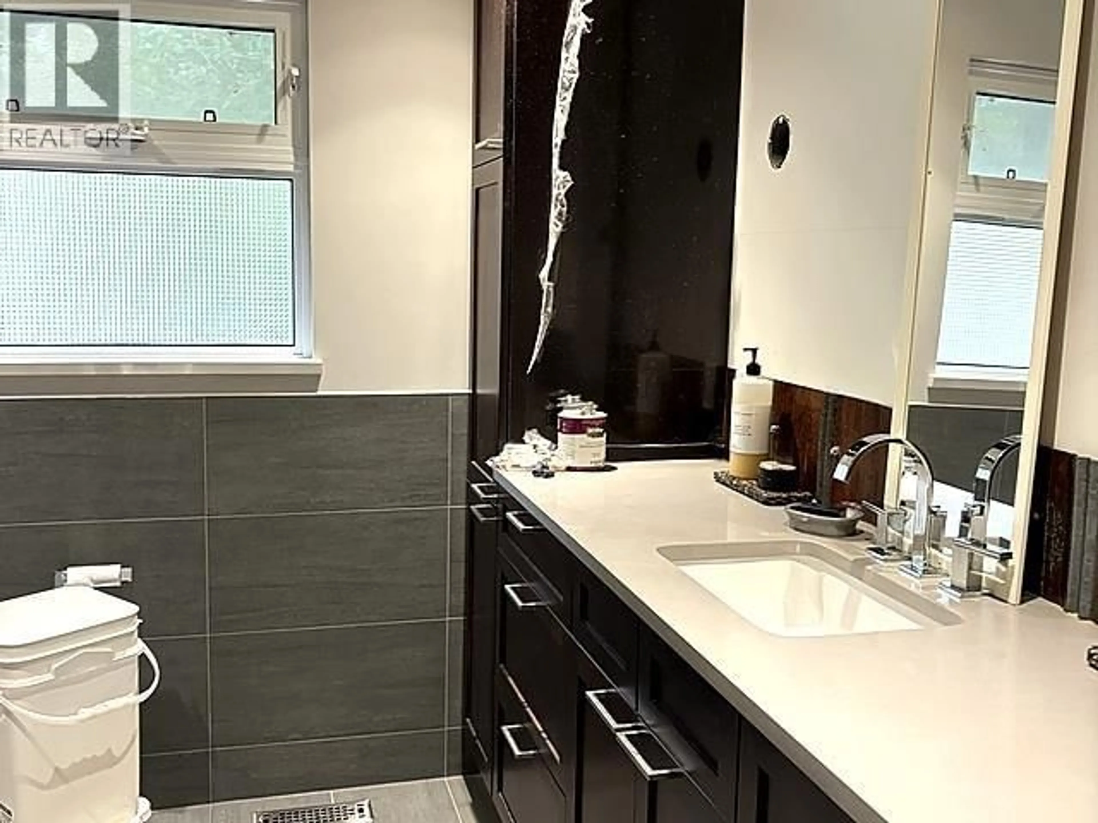 Contemporary bathroom, ceramic/tile floor for 3268 ROYAL AVENUE, North Vancouver British Columbia V7K1Y8