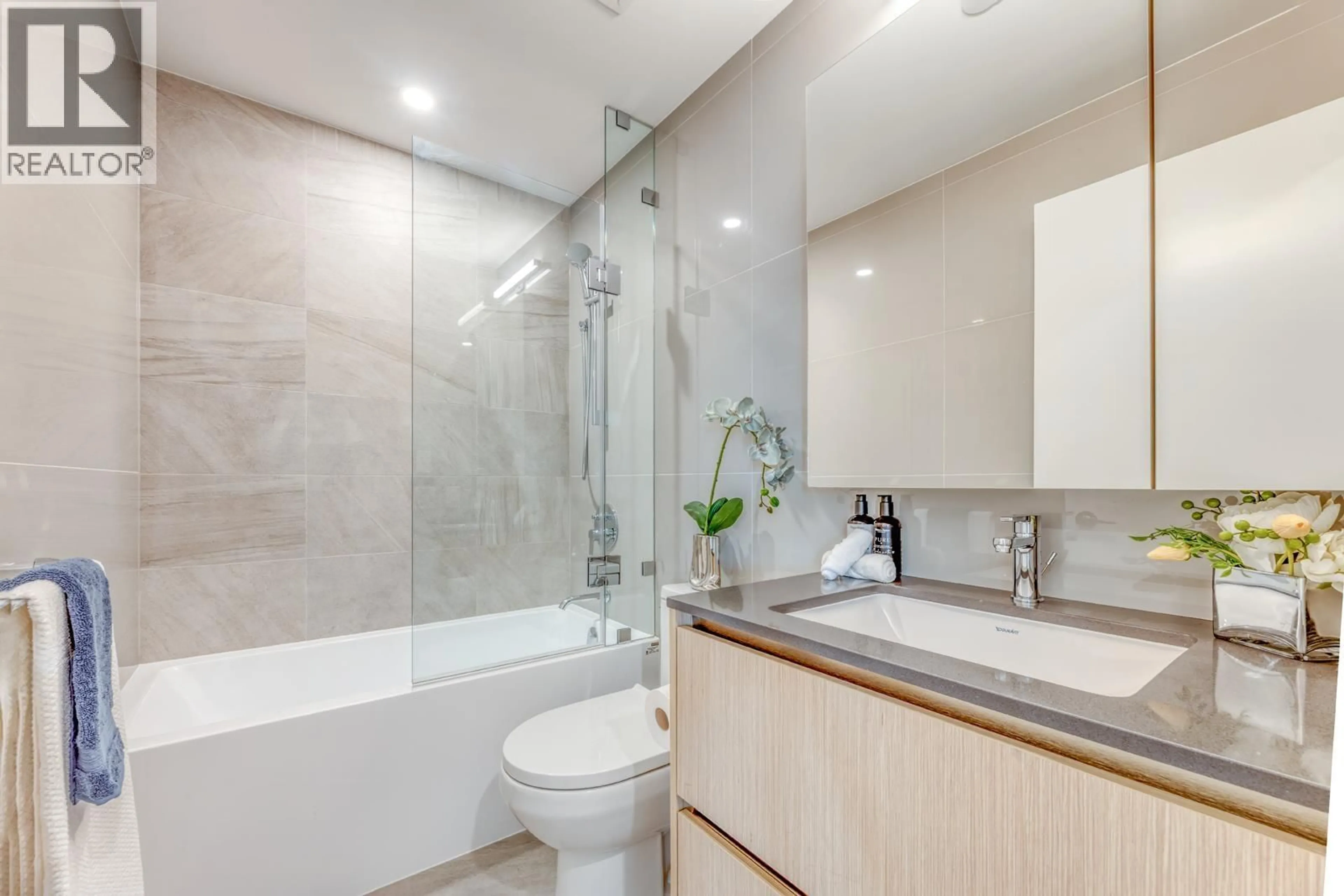 Unknown for 1503 - 5593 NO. 3 ROAD, Richmond British Columbia V6X0X6