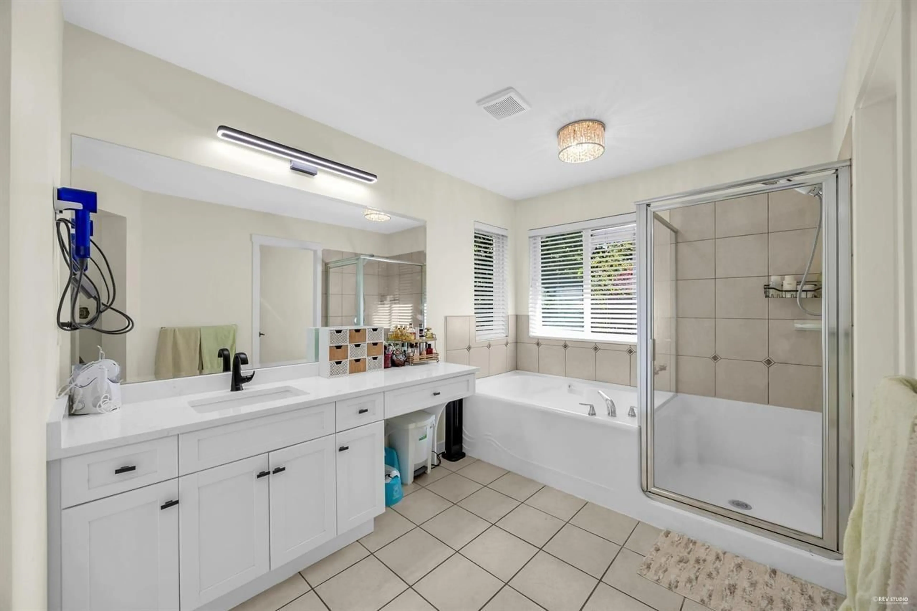 Contemporary bathroom, ceramic/tile floor for 78 - 15288 36 AVENUE, Surrey British Columbia V3Z0S6