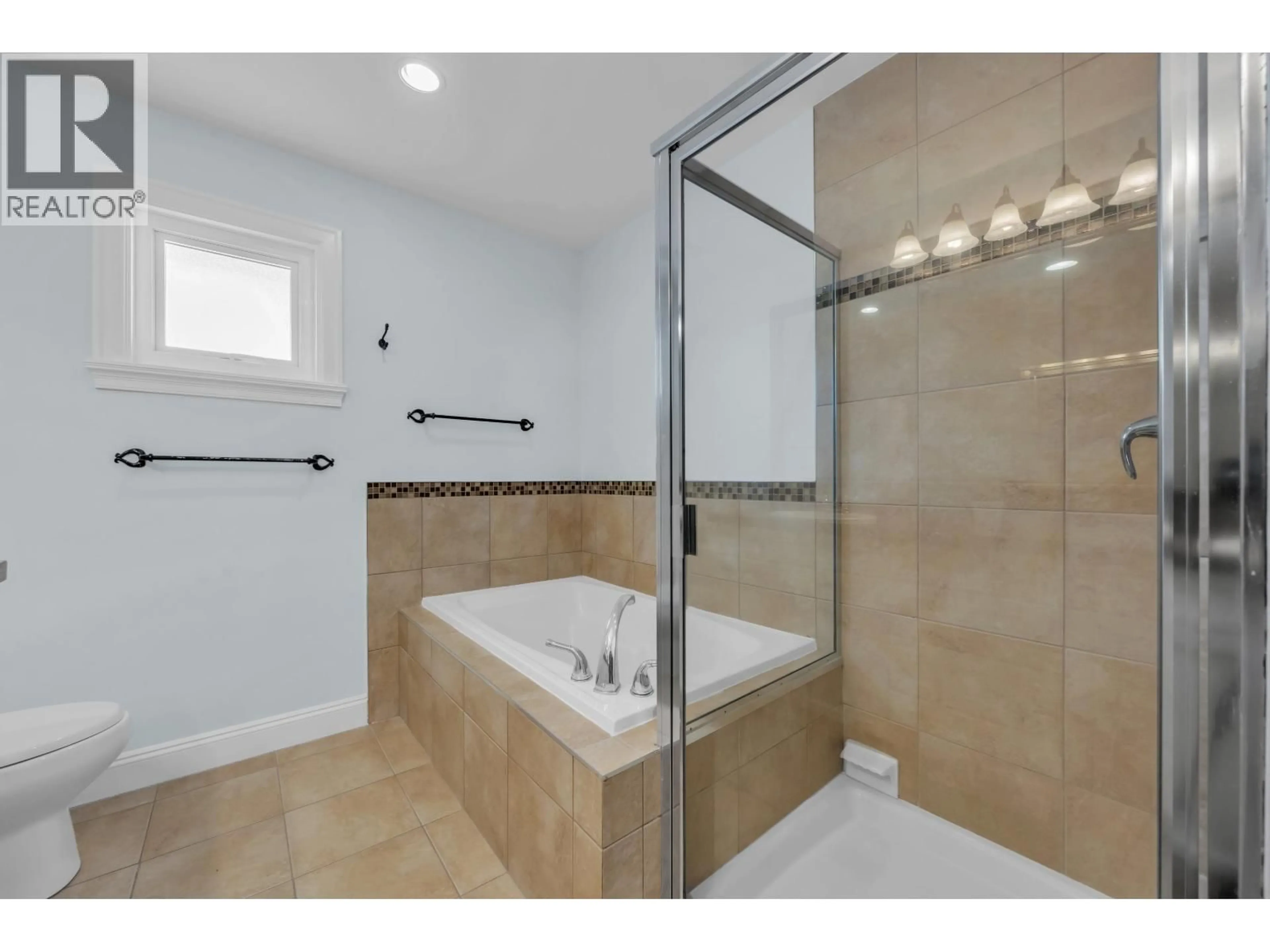 Unknown for 2411 GEORGE STREET, North Vancouver British Columbia V7P2N4