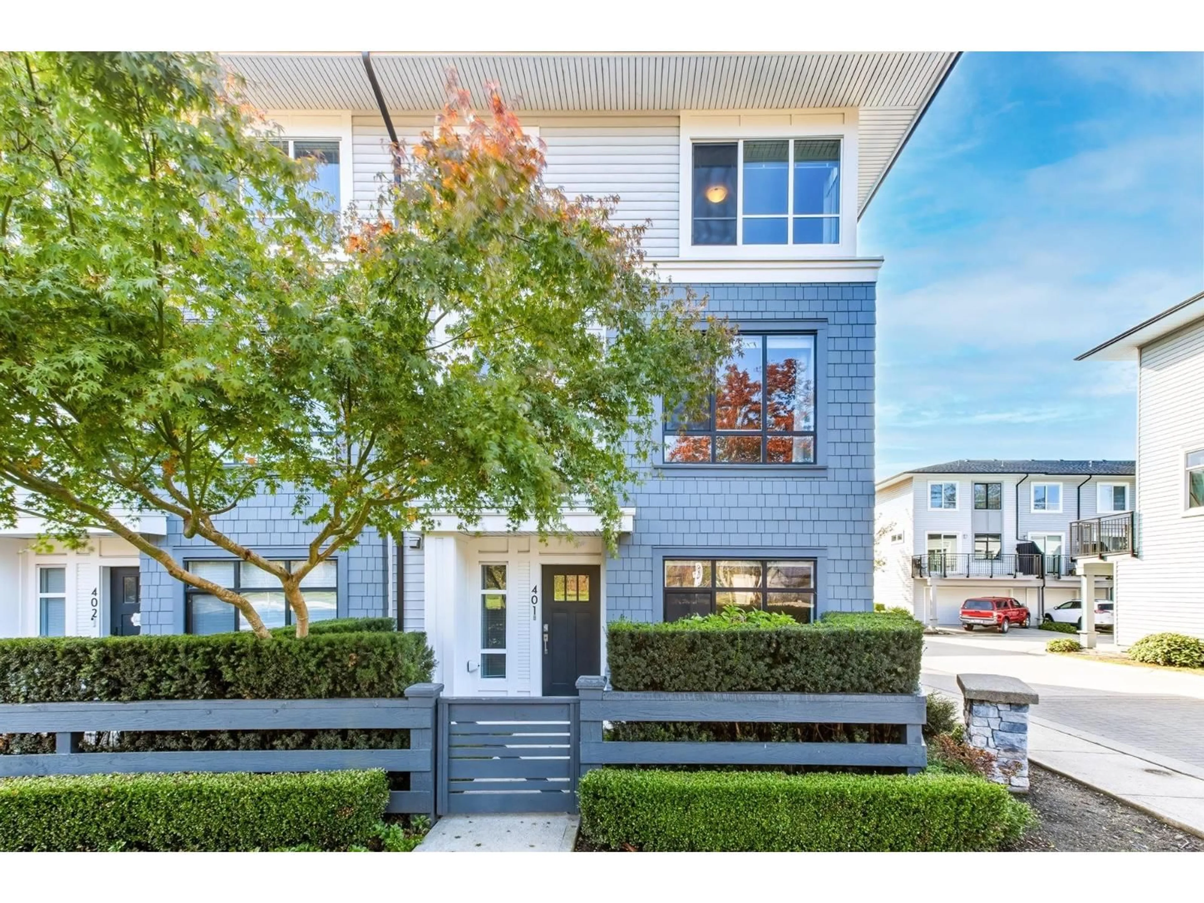 Home with vinyl exterior material, street for 401 - 18505 LAURENSEN PLACE, Surrey British Columbia V4N6R7