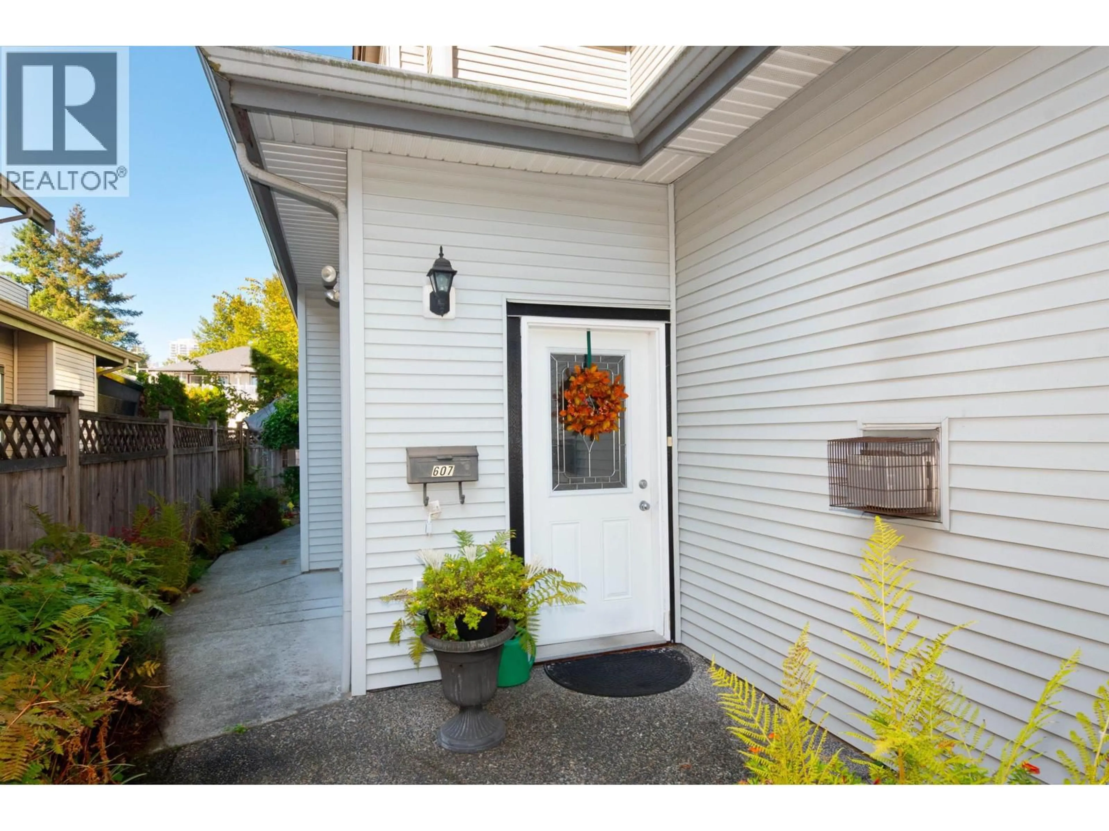 Indoor entryway for 607 SUNSET AVENUE, Coquitlam British Columbia V3K2B8