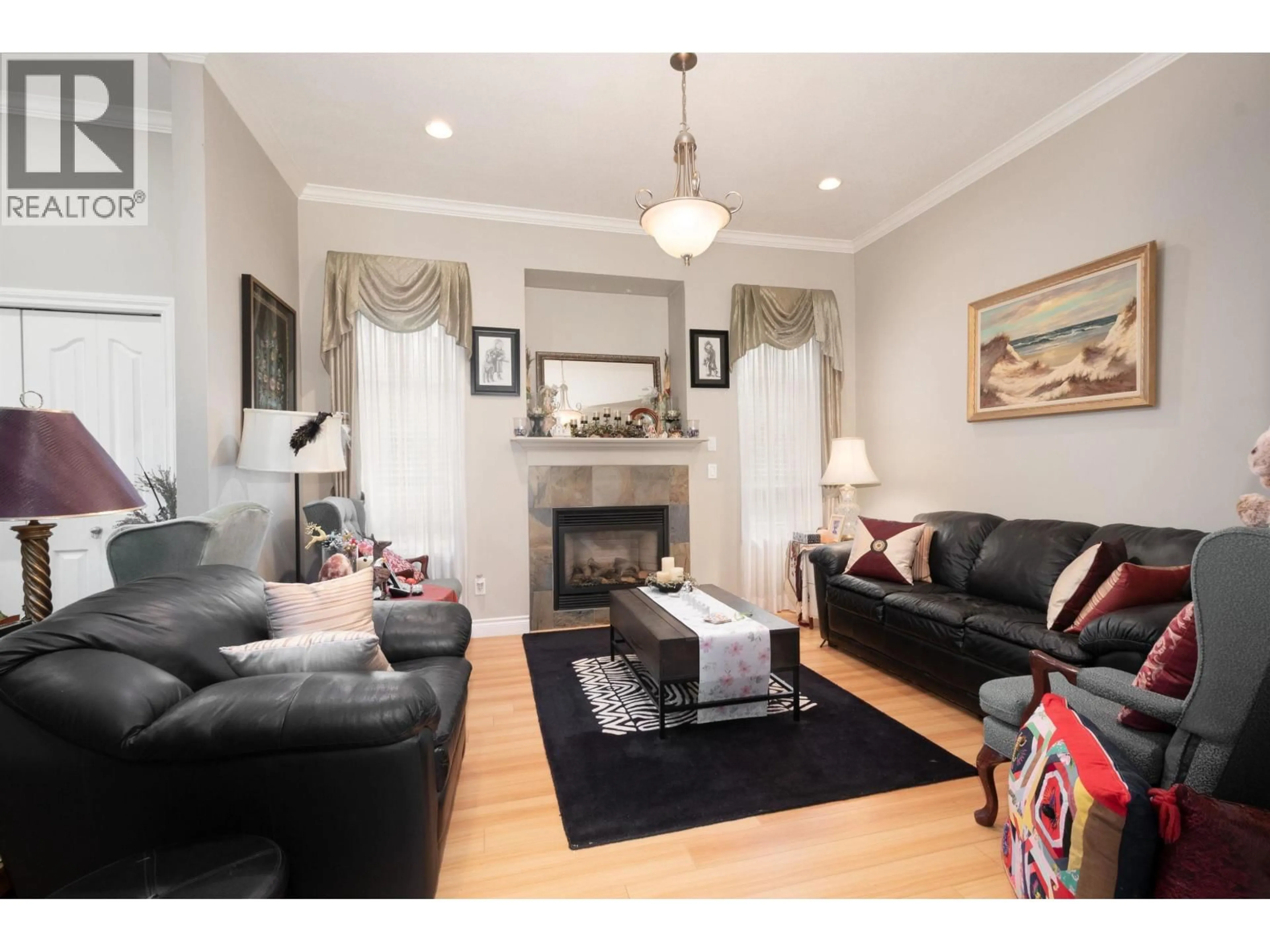 Living room with furniture, wood/laminate floor for 607 SUNSET AVENUE, Coquitlam British Columbia V3K2B8