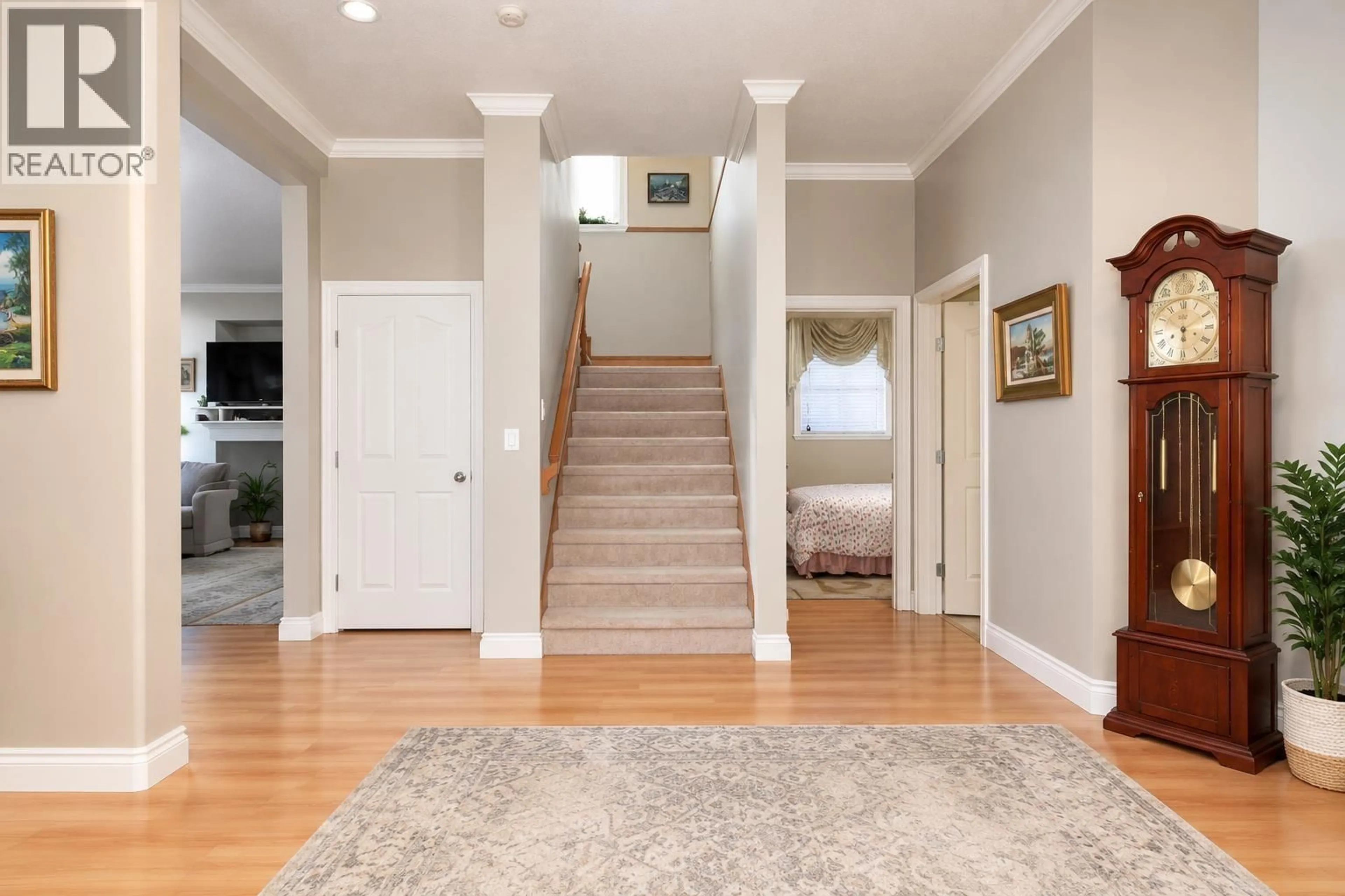 Indoor foyer for 607 SUNSET AVENUE, Coquitlam British Columbia V3K2B8