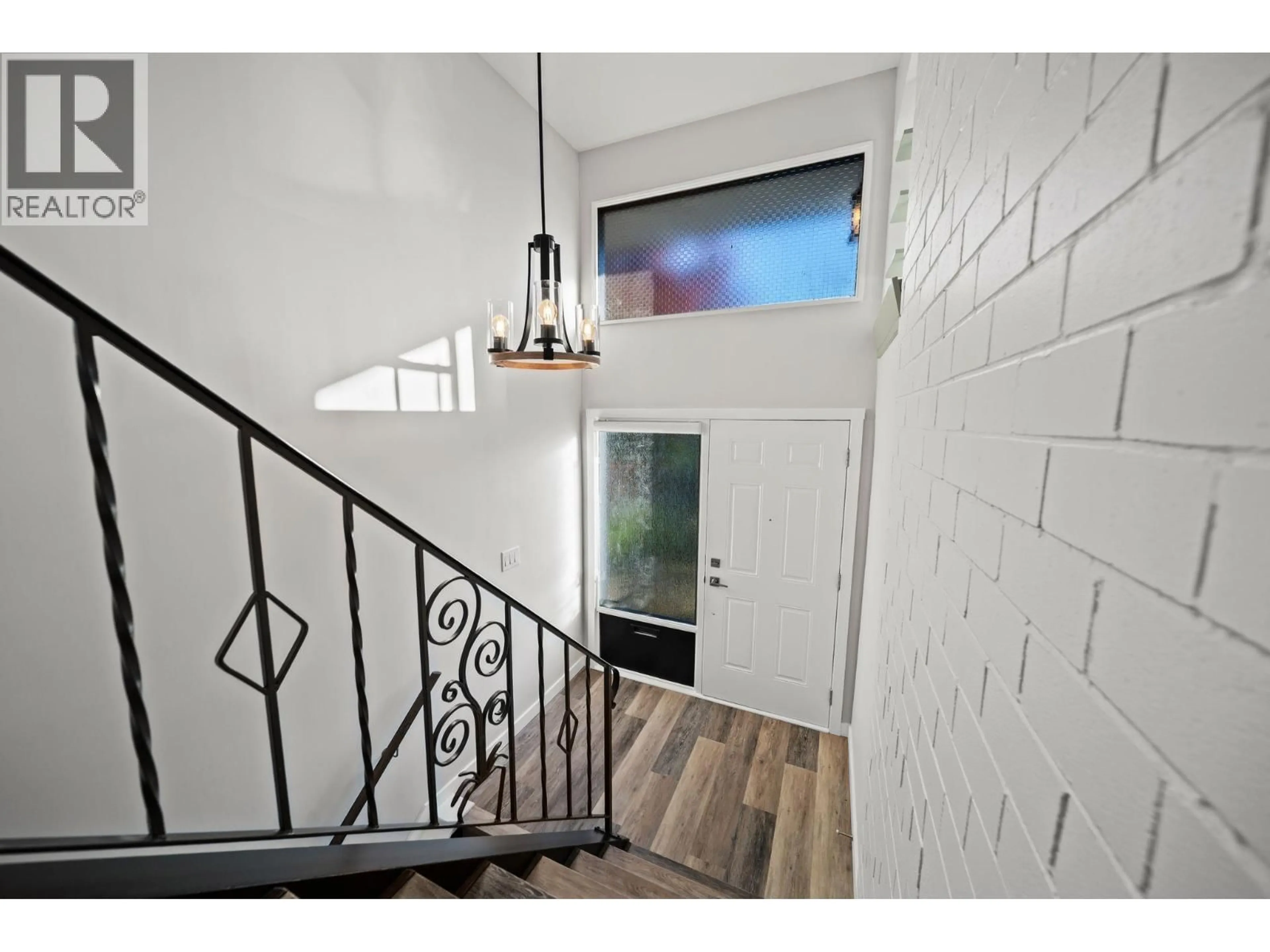 Unknown for 338 21ST STREET, North Vancouver British Columbia V7M1Z5
