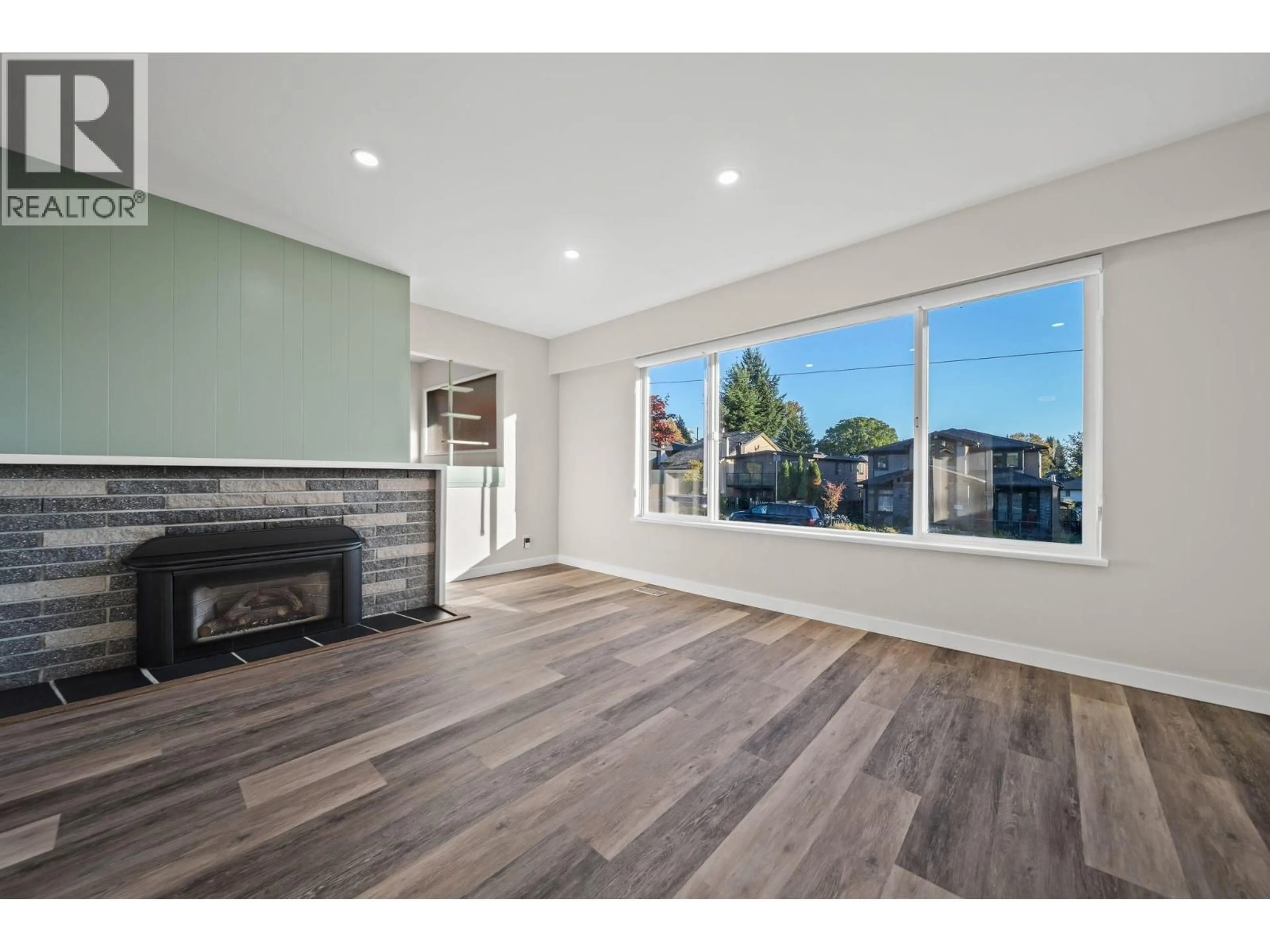 Unknown for 338 21ST STREET, North Vancouver British Columbia V7M1Z5