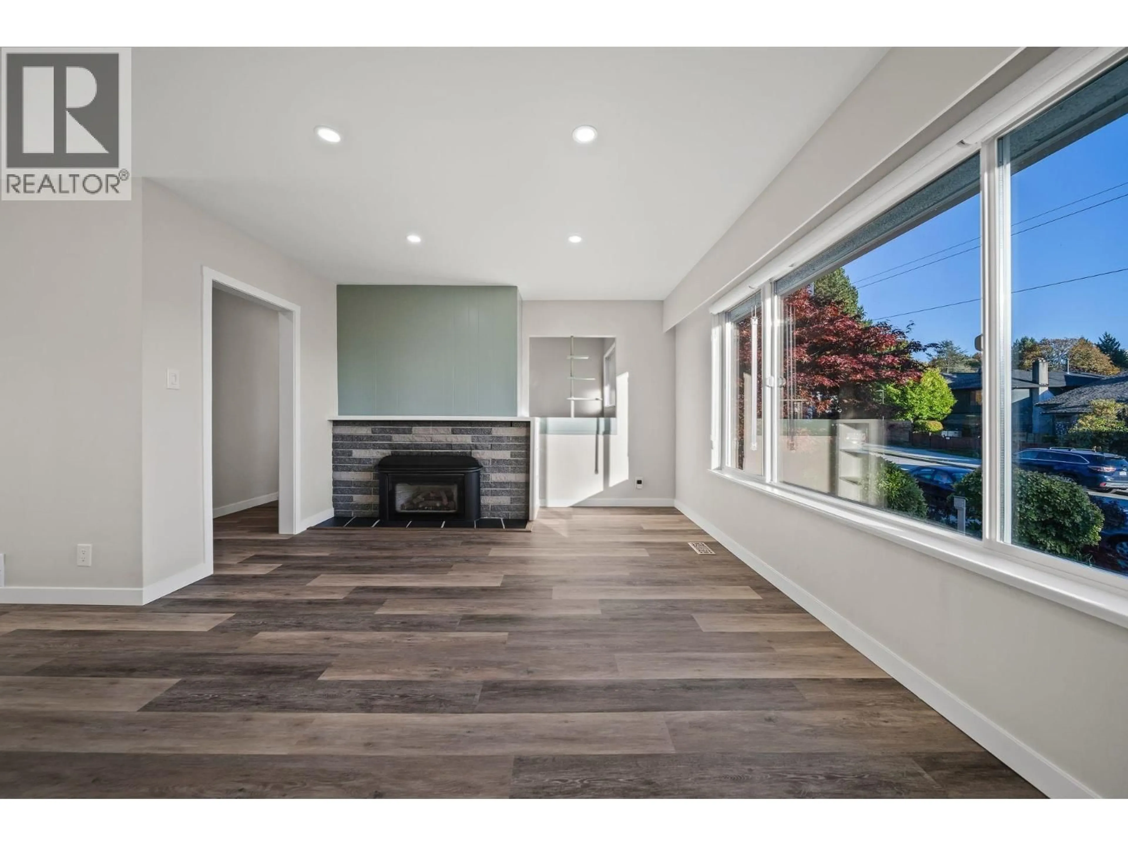 Unknown for 338 21ST STREET, North Vancouver British Columbia V7M1Z5