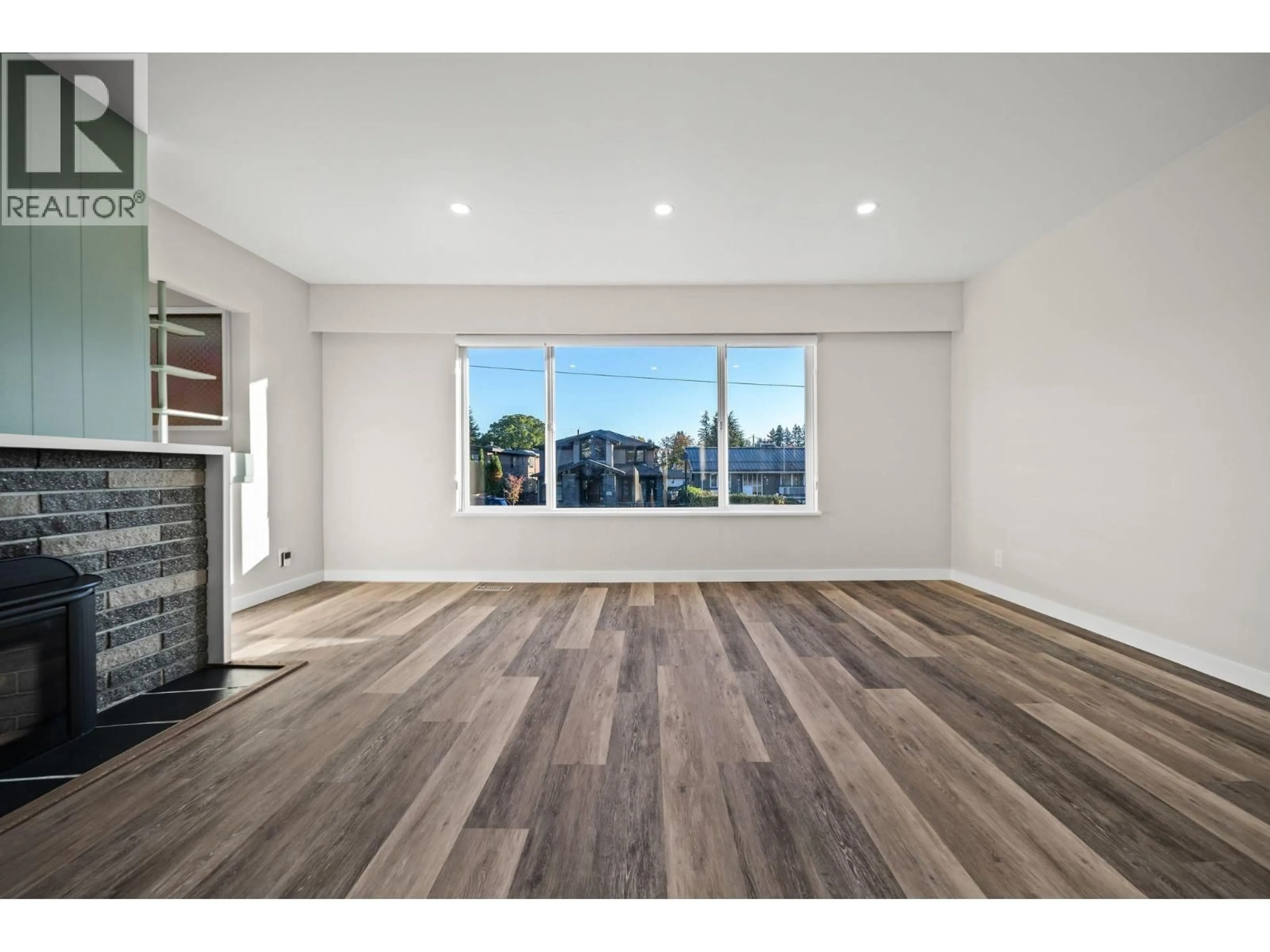 Unknown for 338 21ST STREET, North Vancouver British Columbia V7M1Z5