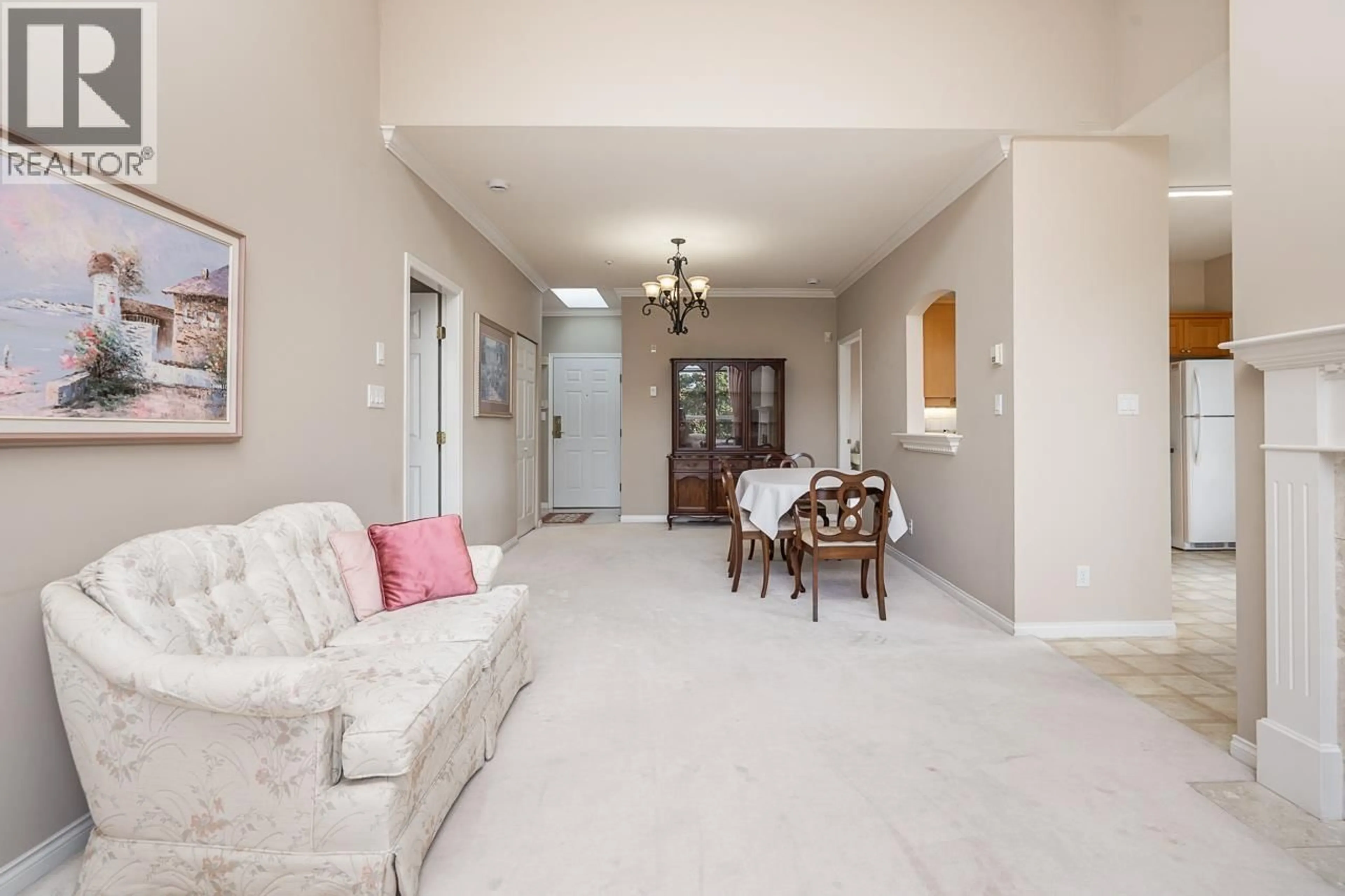 Living room with furniture, unknown for 411 - 3098 GUILDFORD WAY, Coquitlam British Columbia V3B7W8