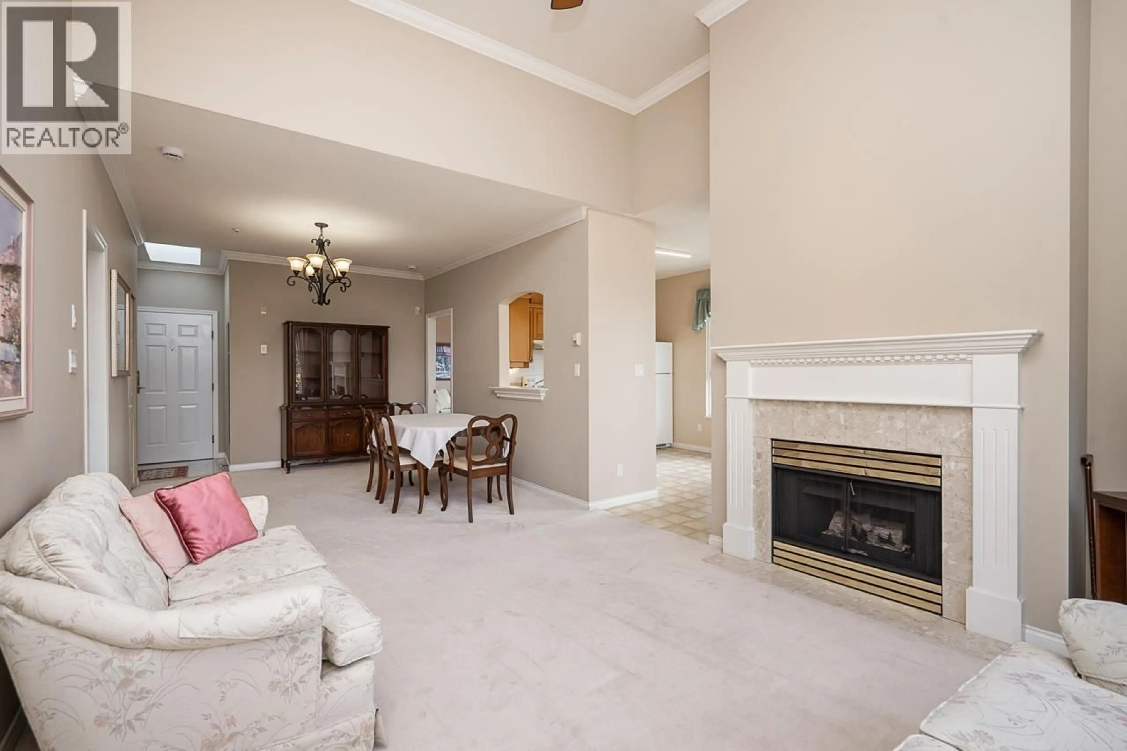 Living room with furniture, unknown for 411 - 3098 GUILDFORD WAY, Coquitlam British Columbia V3B7W8