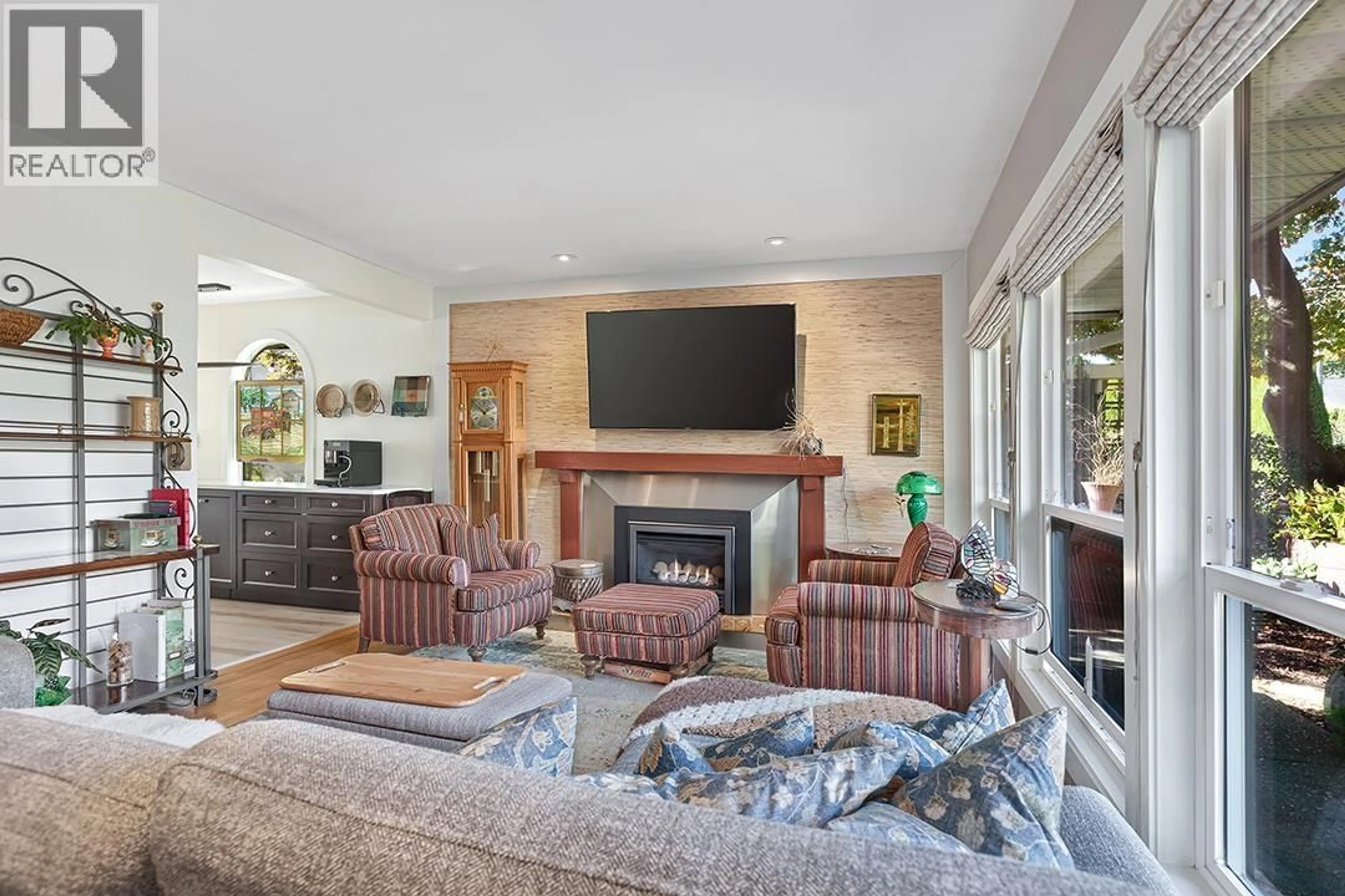 Unknown for 535 KEITH ROAD, North Vancouver British Columbia V7L1W3