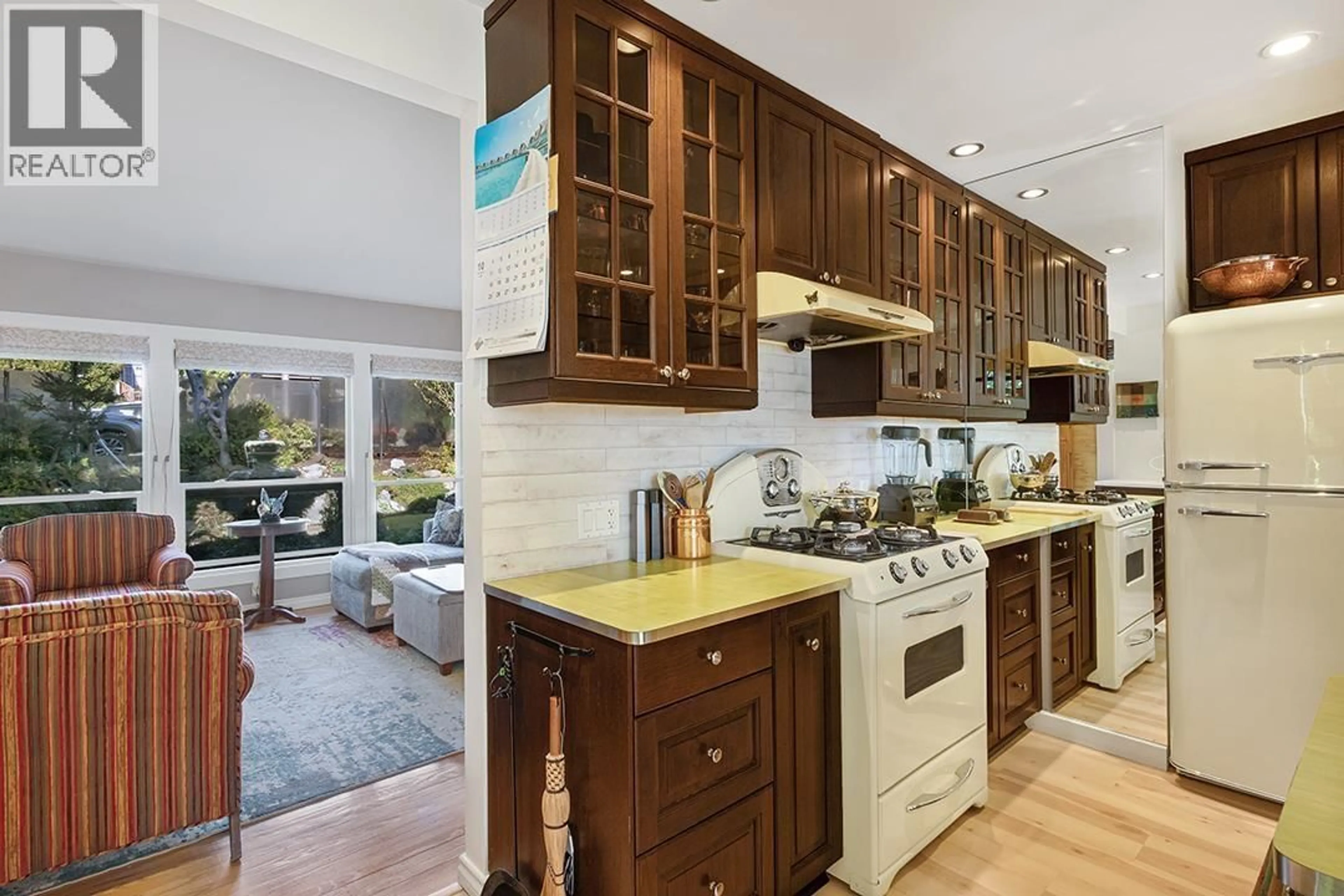 Unknown for 535 KEITH ROAD, North Vancouver British Columbia V7L1W3
