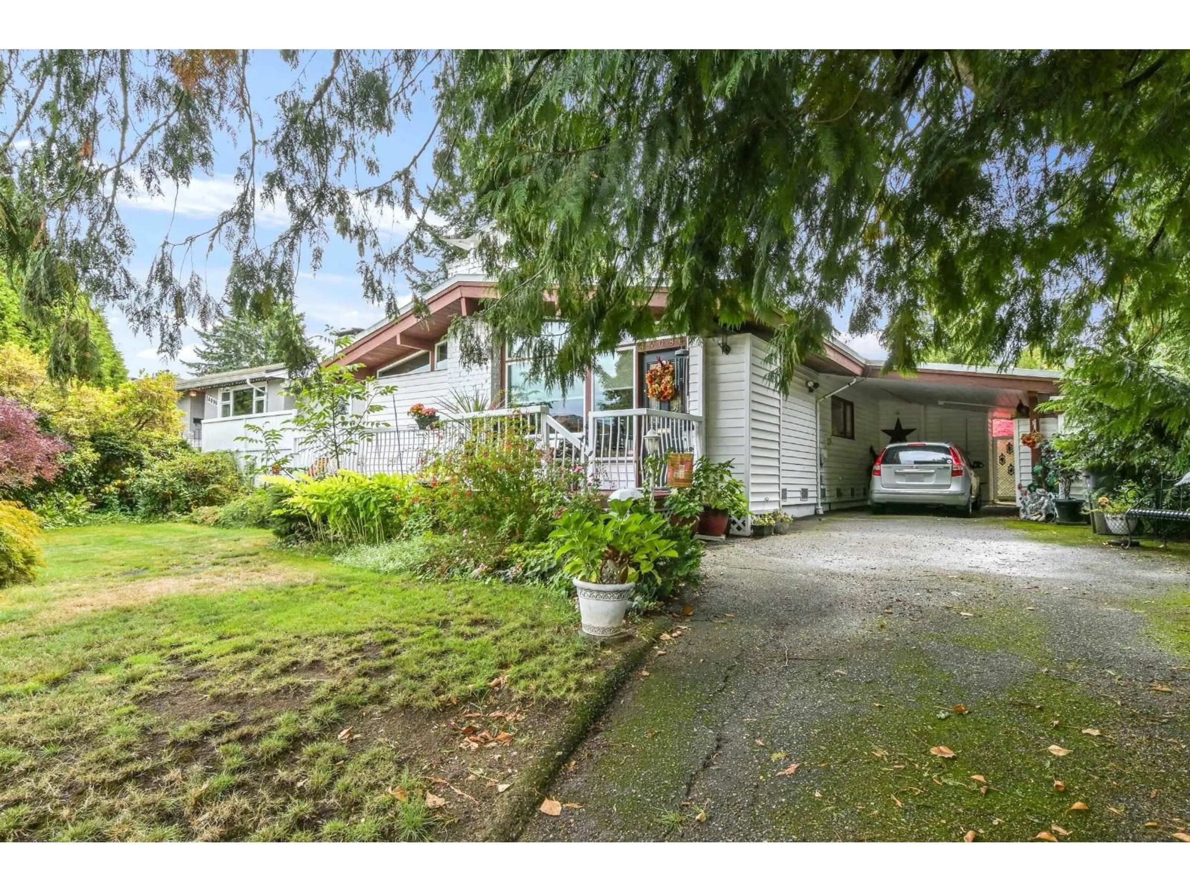 A pic from outside/outdoor area/front of a property/back of a property/a pic from drone, street for 14086 77A AVENUE, Surrey British Columbia V3W2X3