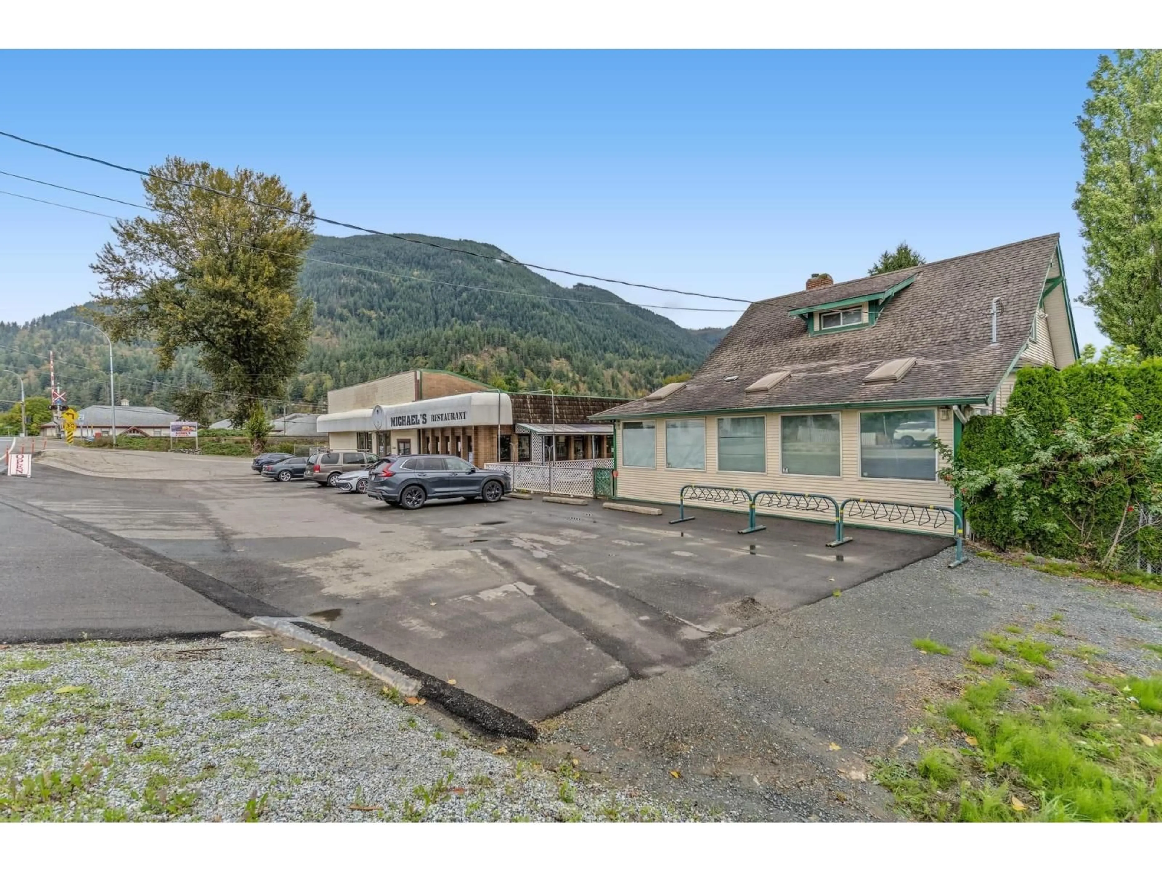 A pic from outside/outdoor area/front of a property/back of a property/a pic from drone, mountain view for 37191 LOUGHEED HIGHWAY, Mission British Columbia V0H1H0