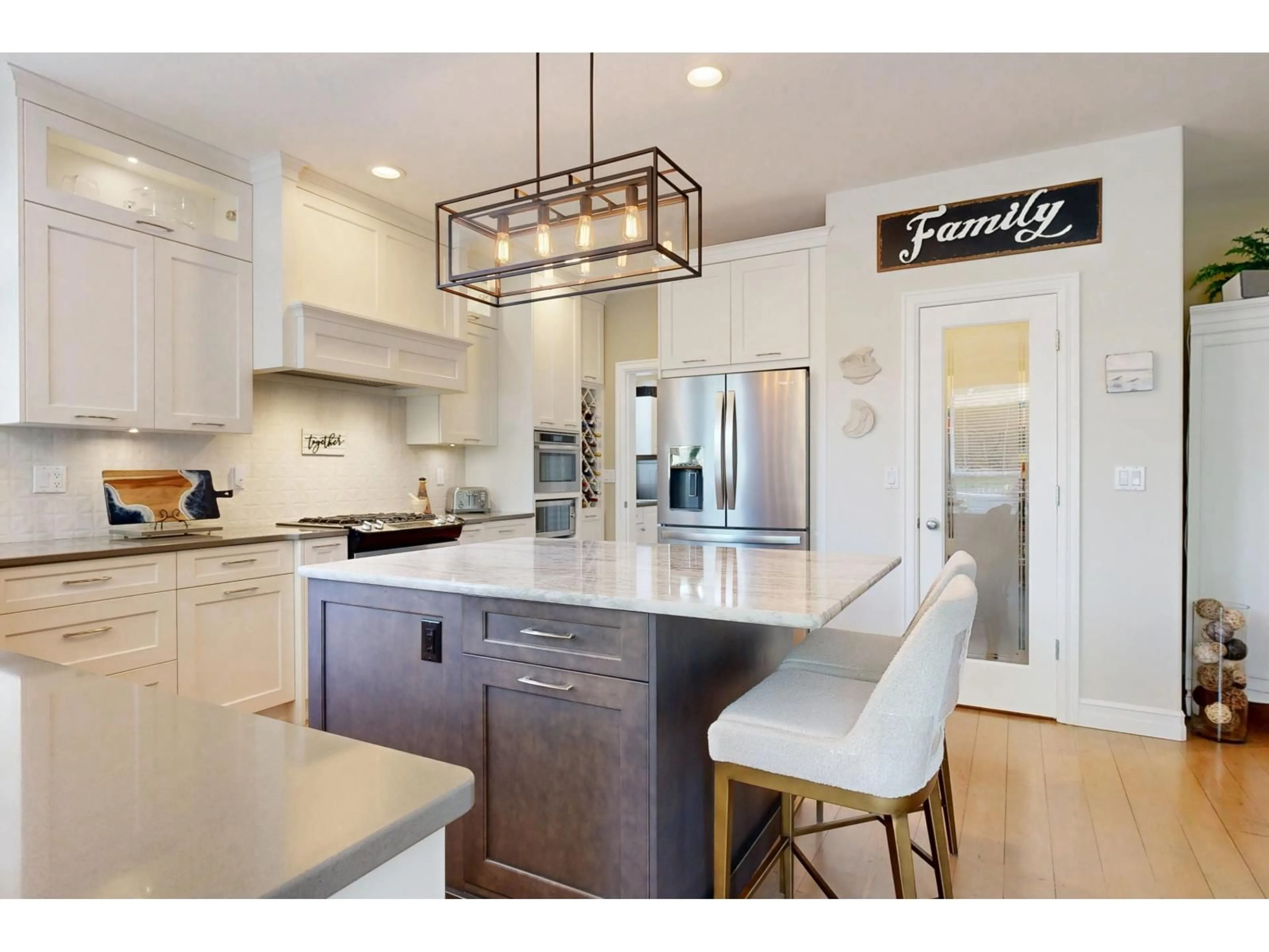 Contemporary kitchen, unknown for 5795 167 STREET, Surrey British Columbia V3S9T5