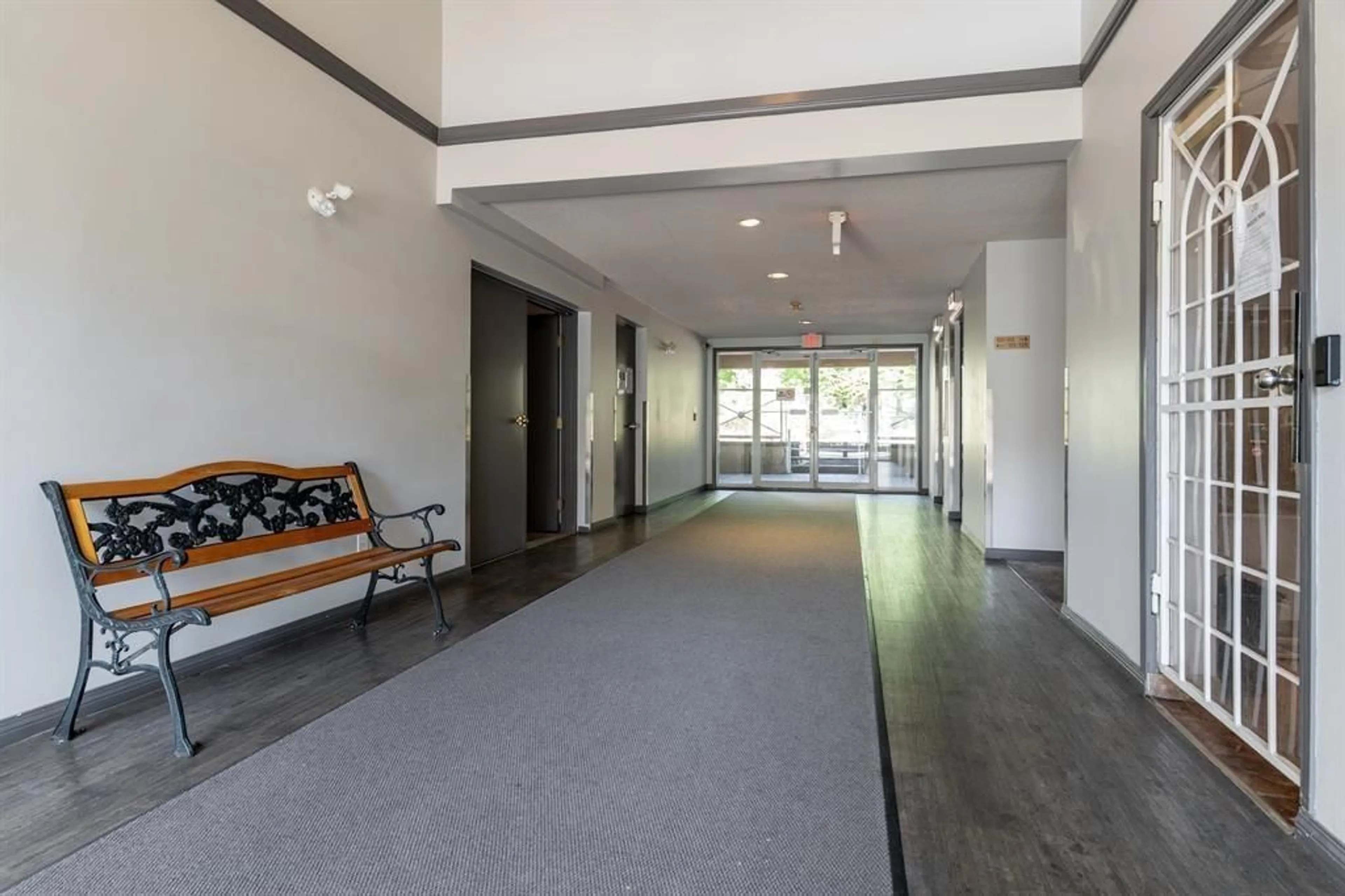 Indoor foyer for 327 - 12101 80 AVENUE, Surrey British Columbia V3W5V6