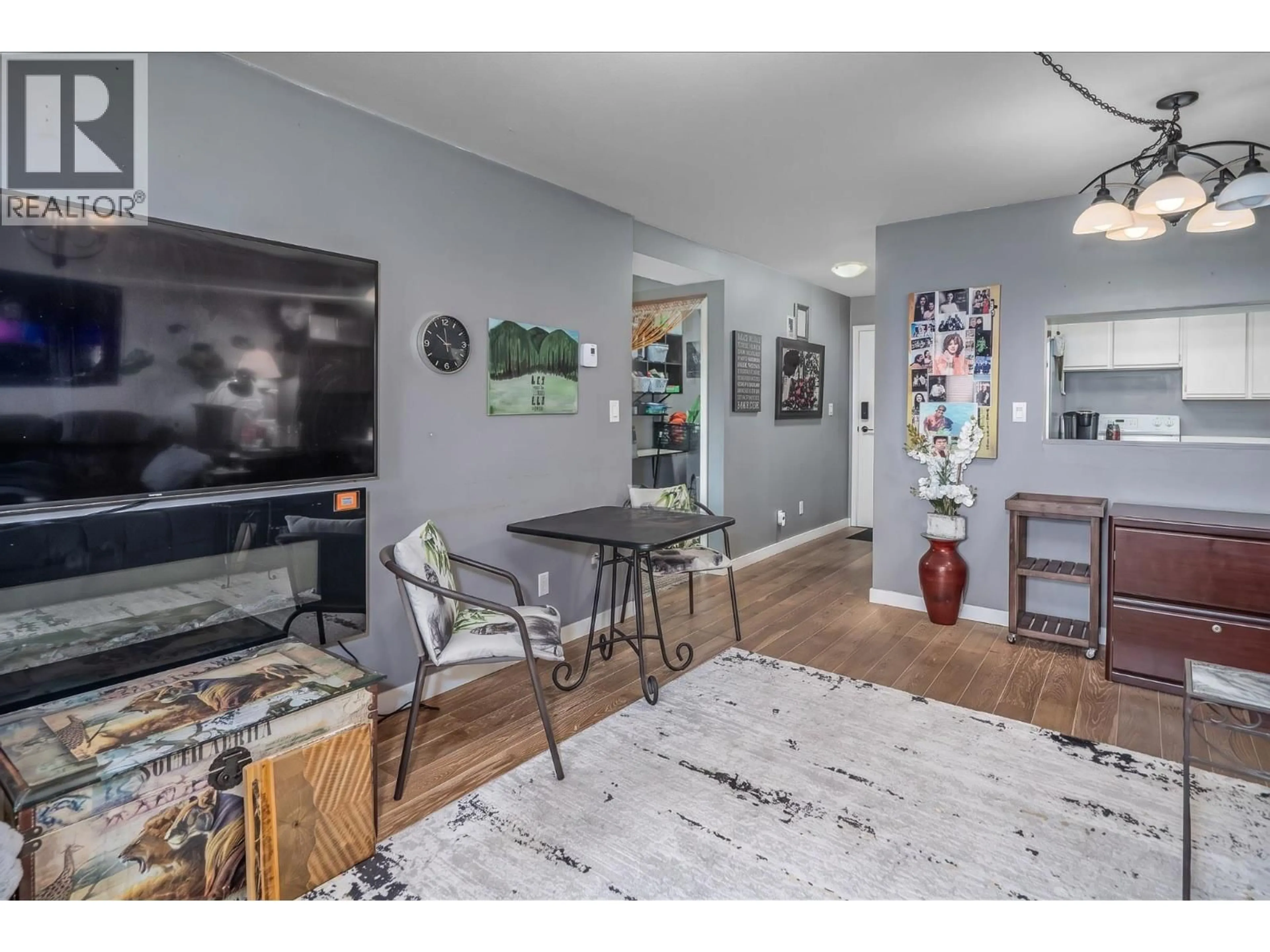 Living room with furniture, unknown for 113 - 918 RODERICK AVENUE, Coquitlam British Columbia V3K1R1