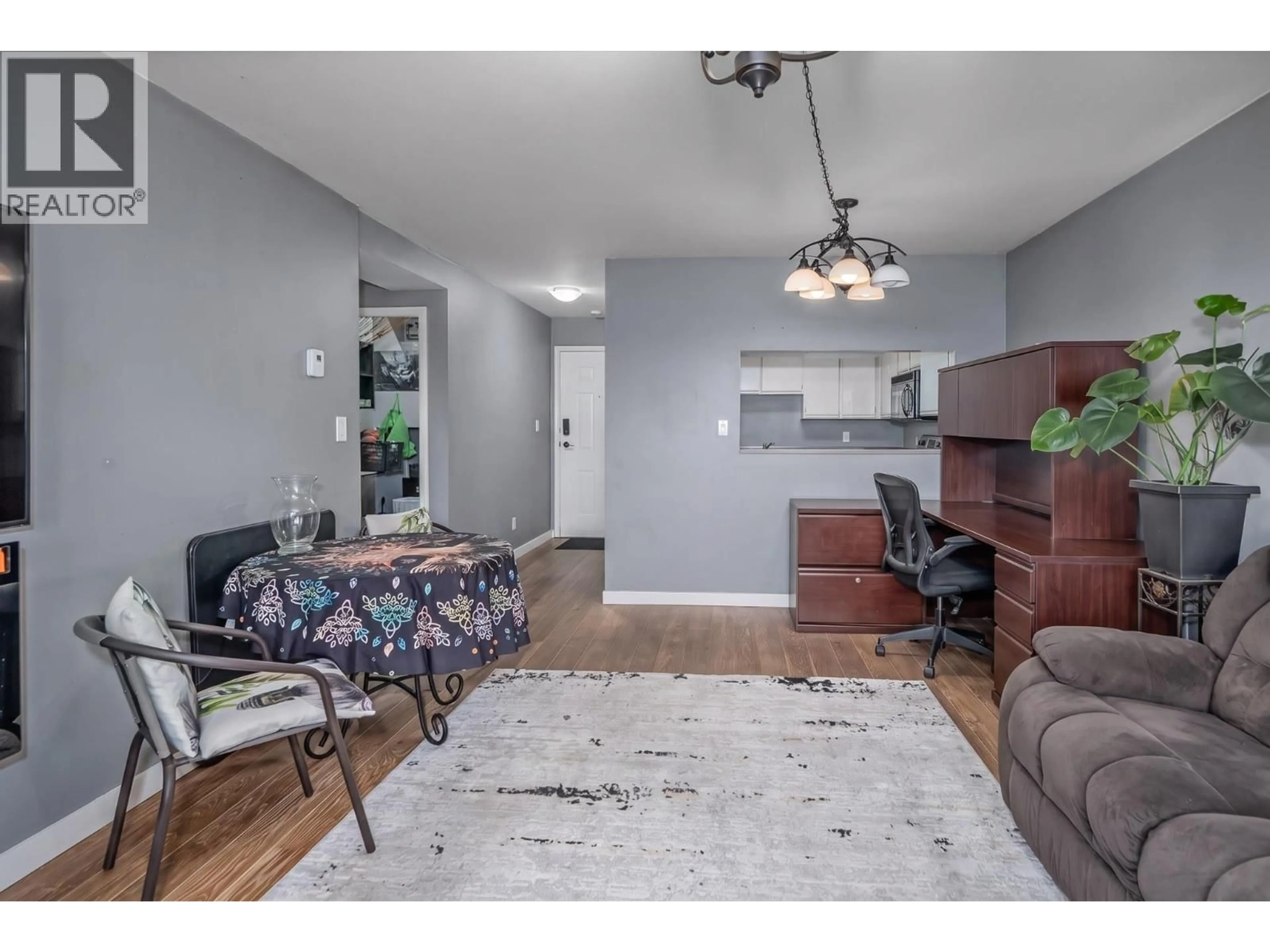 Living room with furniture, unknown for 113 - 918 RODERICK AVENUE, Coquitlam British Columbia V3K1R1