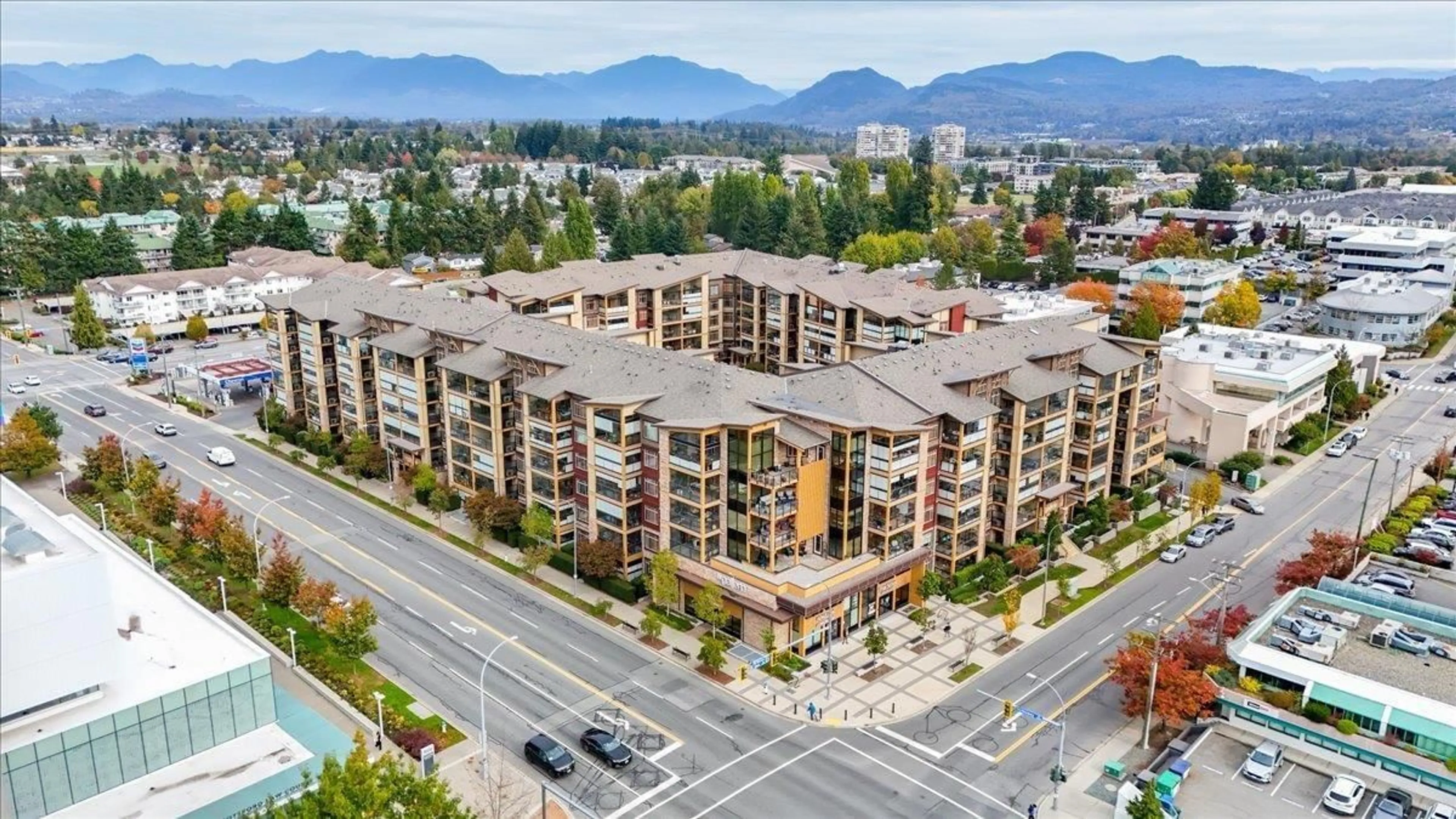 A pic from outside/outdoor area/front of a property/back of a property/a pic from drone, city buildings view from balcony for 501 - 32445 SIMON AVENUE, Abbotsford British Columbia V2T0G7