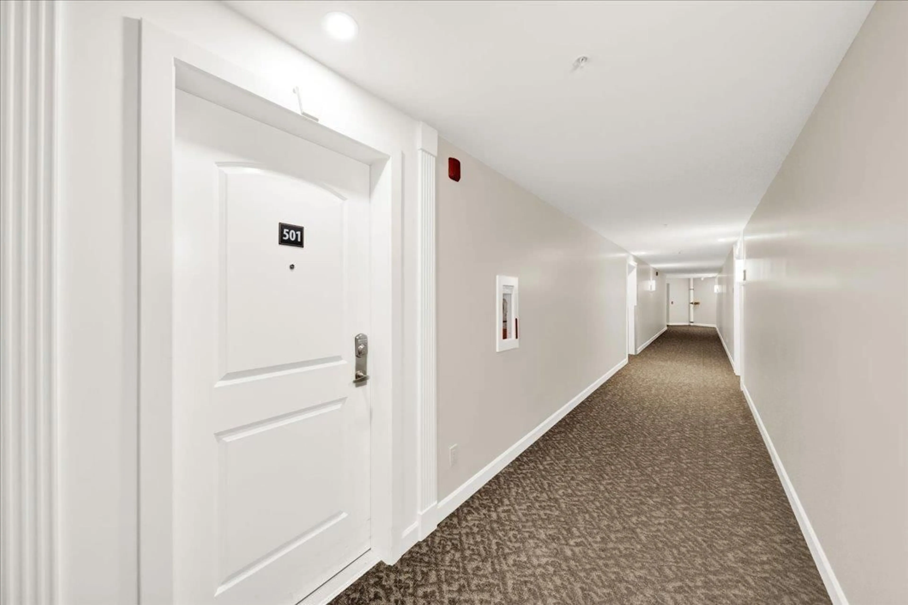 Indoor foyer for 501 - 32445 SIMON AVENUE, Abbotsford British Columbia V2T0G7