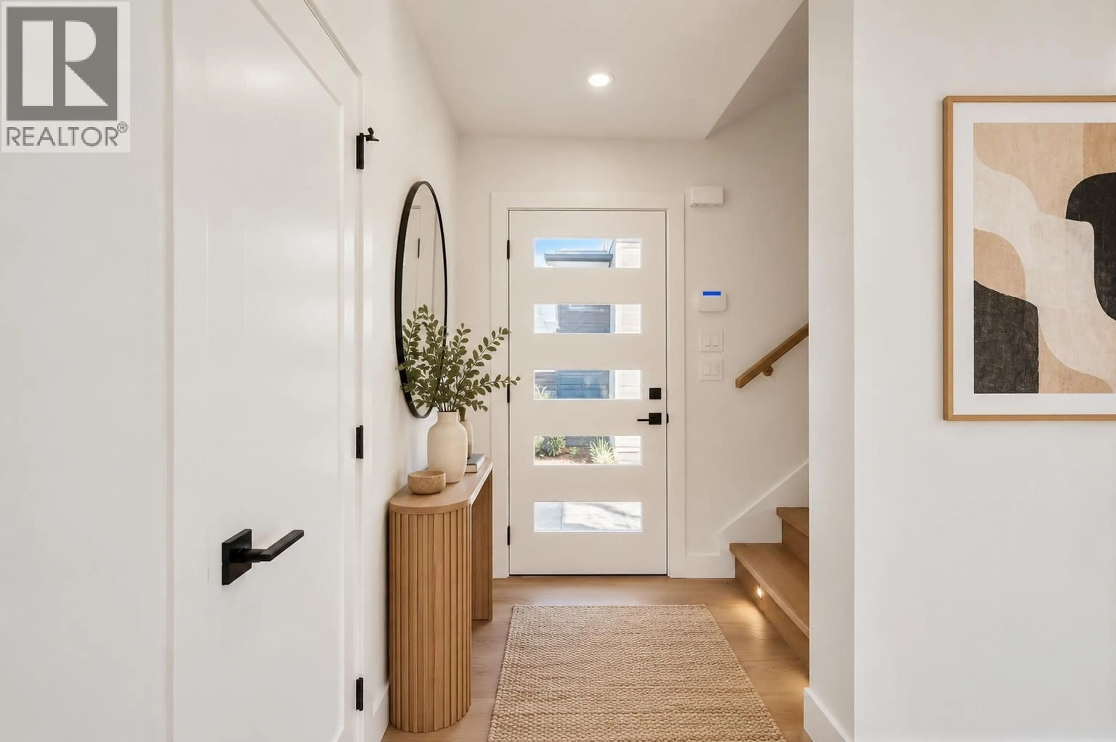 Indoor entryway for 3036 5TH AVENUE, Vancouver British Columbia V5M1N8