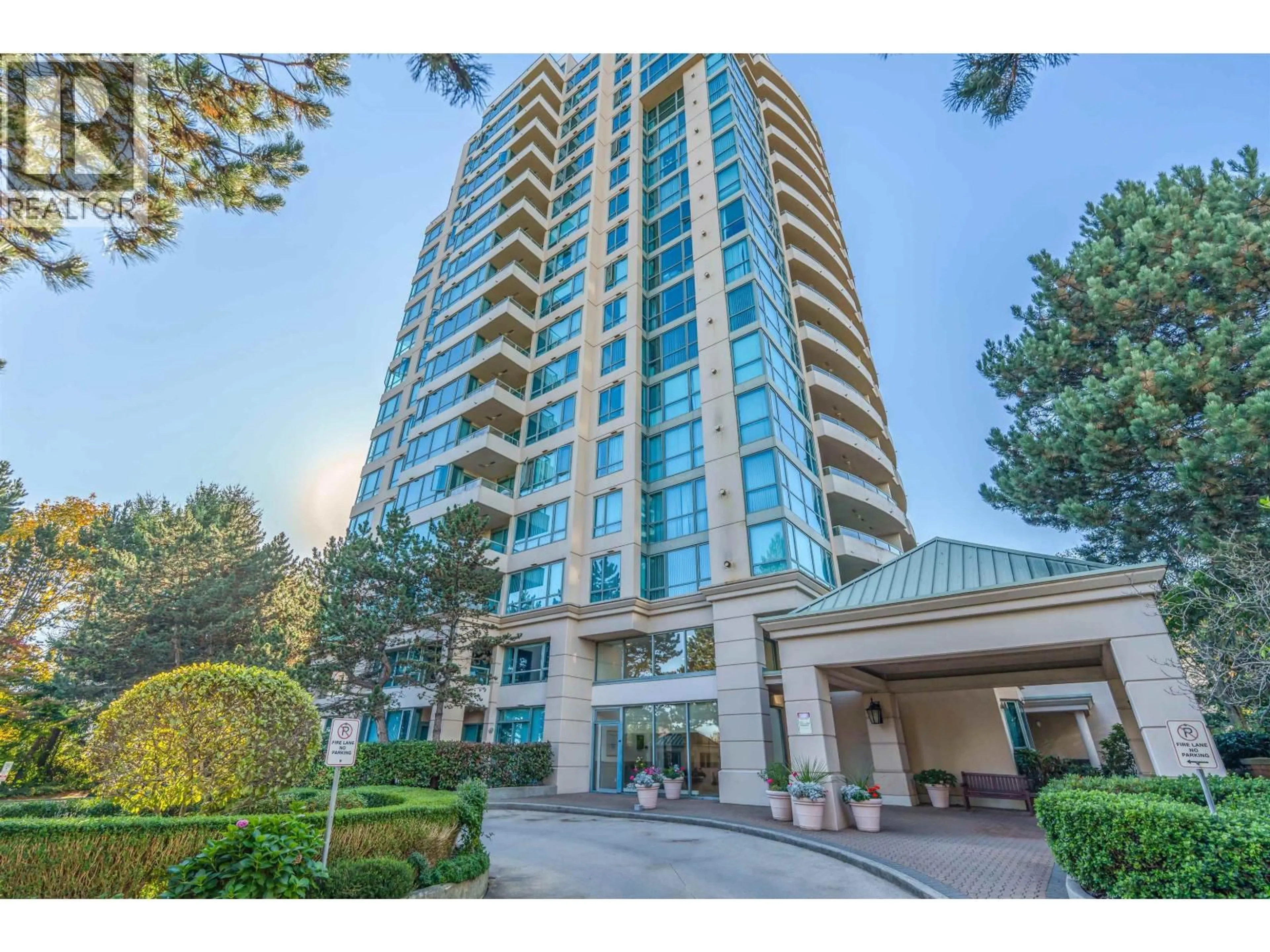 Indoor foyer for 1405 - 6622 SOUTHOAKS CRESCENT, Burnaby British Columbia V5E4K2